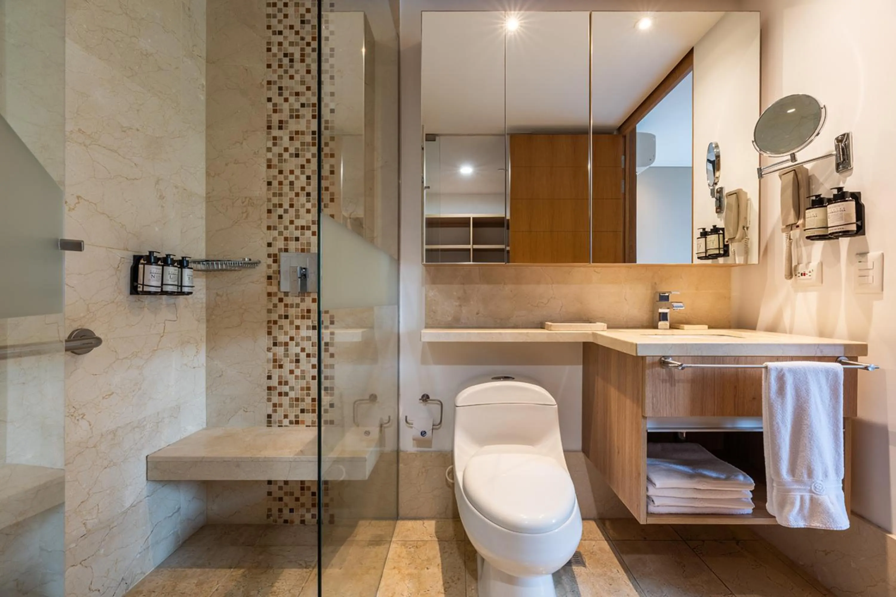 Shower in Estelar La Torre Suites