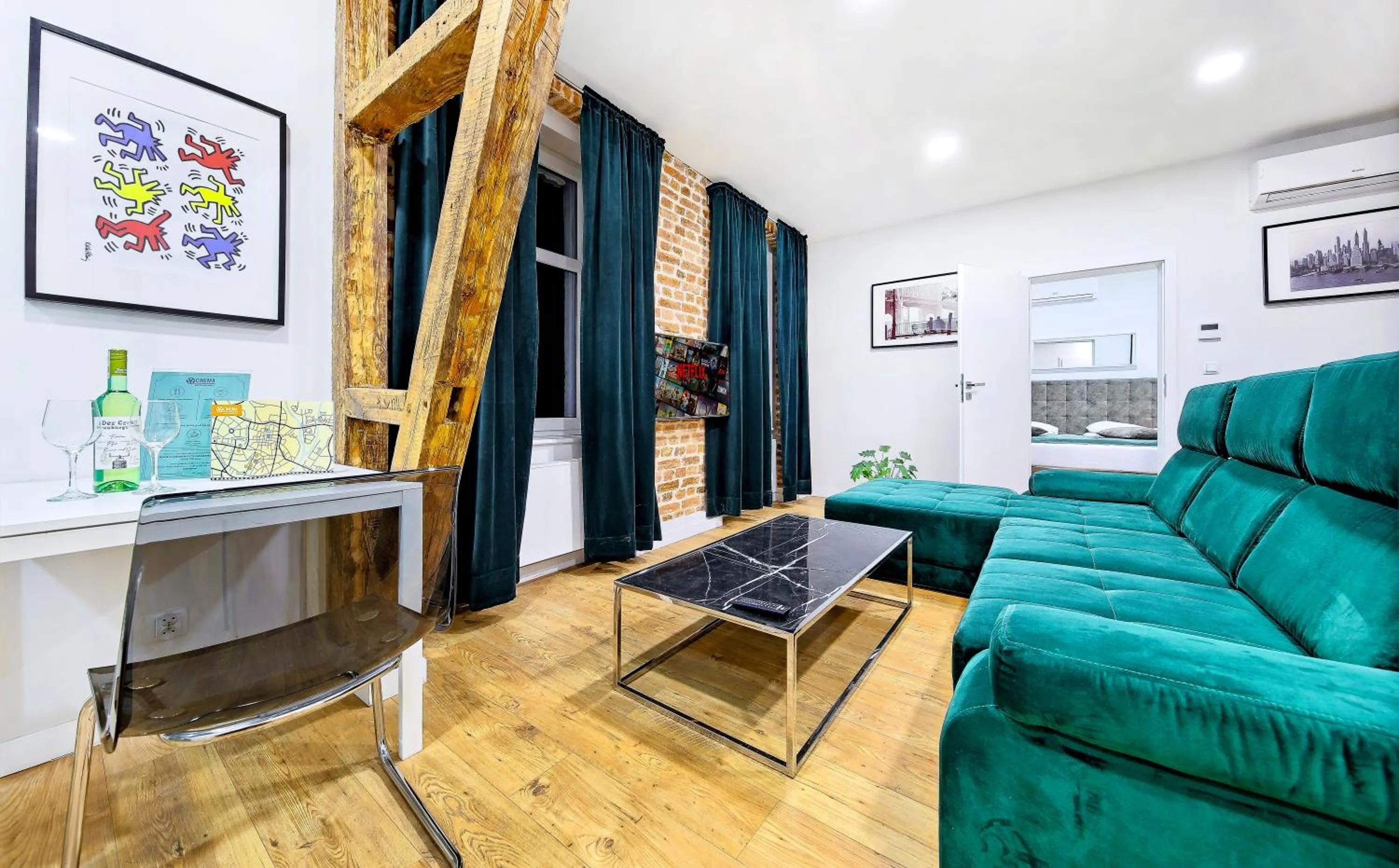 TV and multimedia in Cinema Apartments