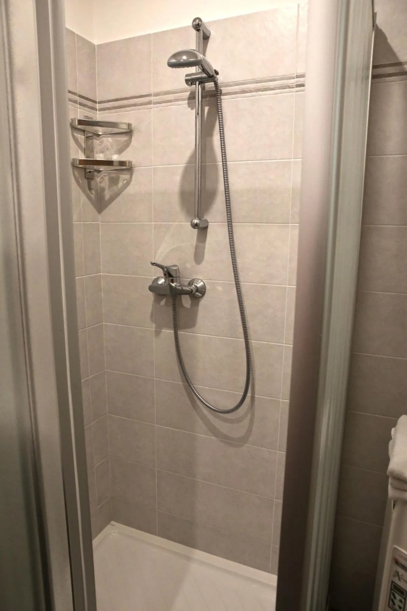 Shower in Albergo Gusmeroli