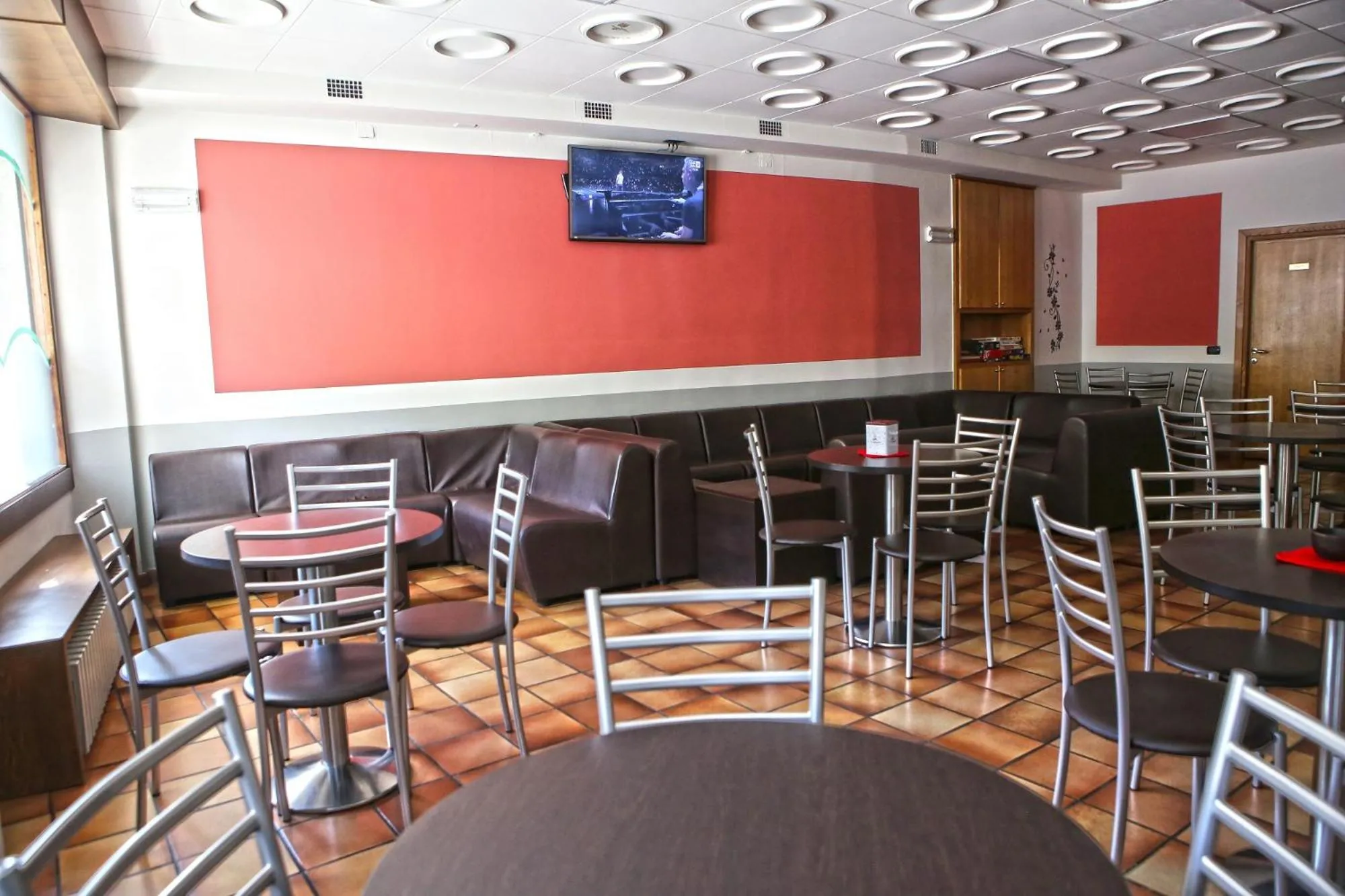 Communal lounge/ TV room in Albergo Gusmeroli