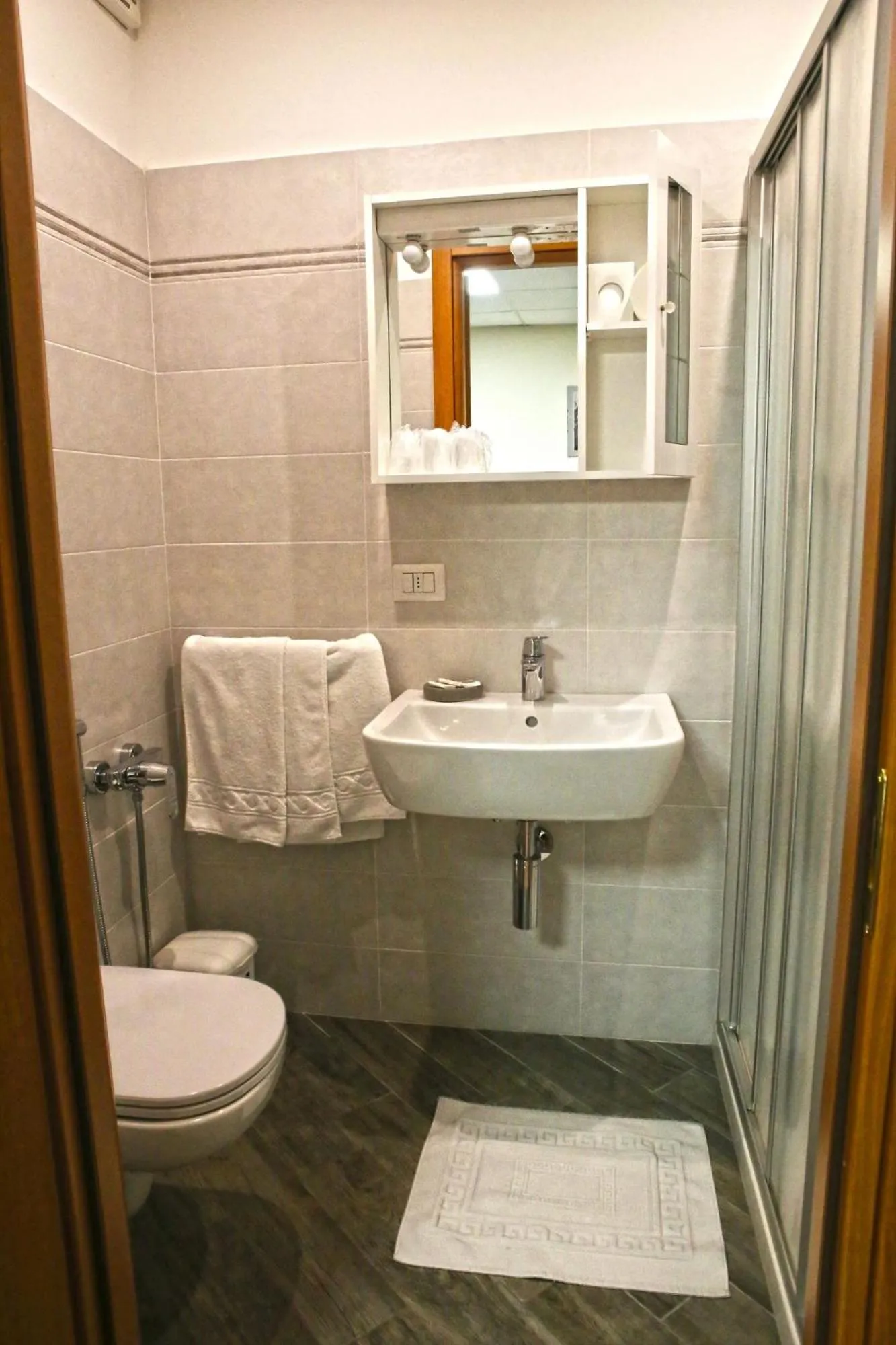 Shower in Albergo Gusmeroli