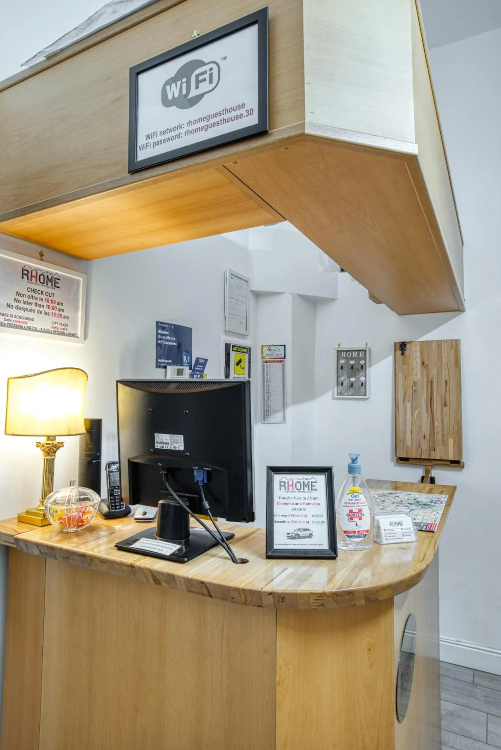 Lobby or reception in Rhome Guest House