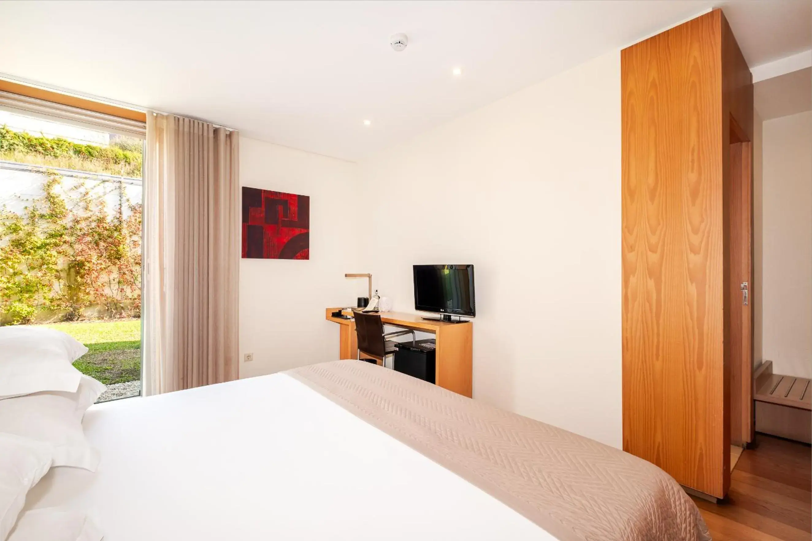 Double or Twin Room with Extra Bed ( Adult) in Axis Ponte de Lima Golf Resort Hotel Double or Twin Room with Extra Bed ( Adult) in Axis Ponte de Lima Golf Resort Hotel