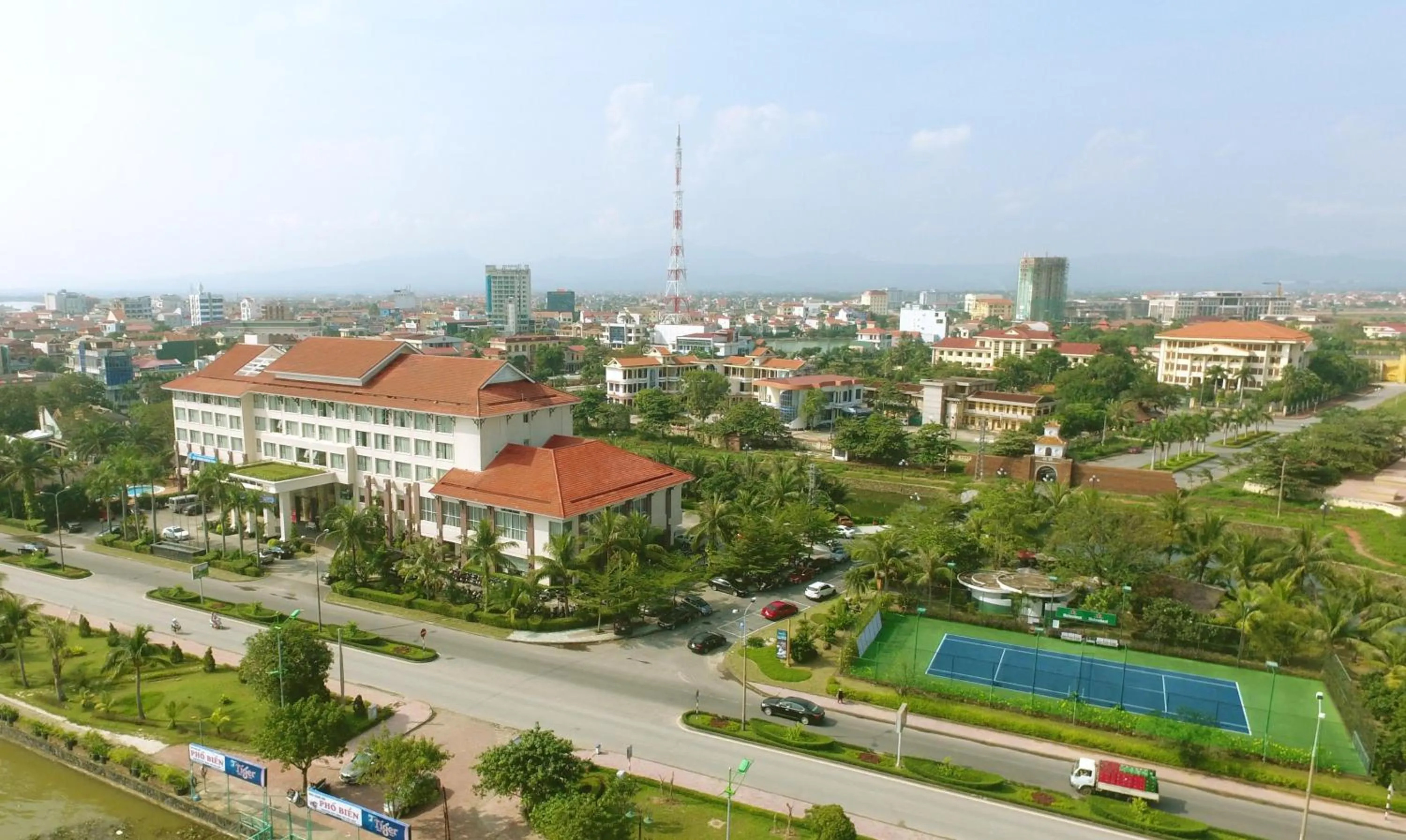 Tennis court in Sai Gon Quang Binh Hotel