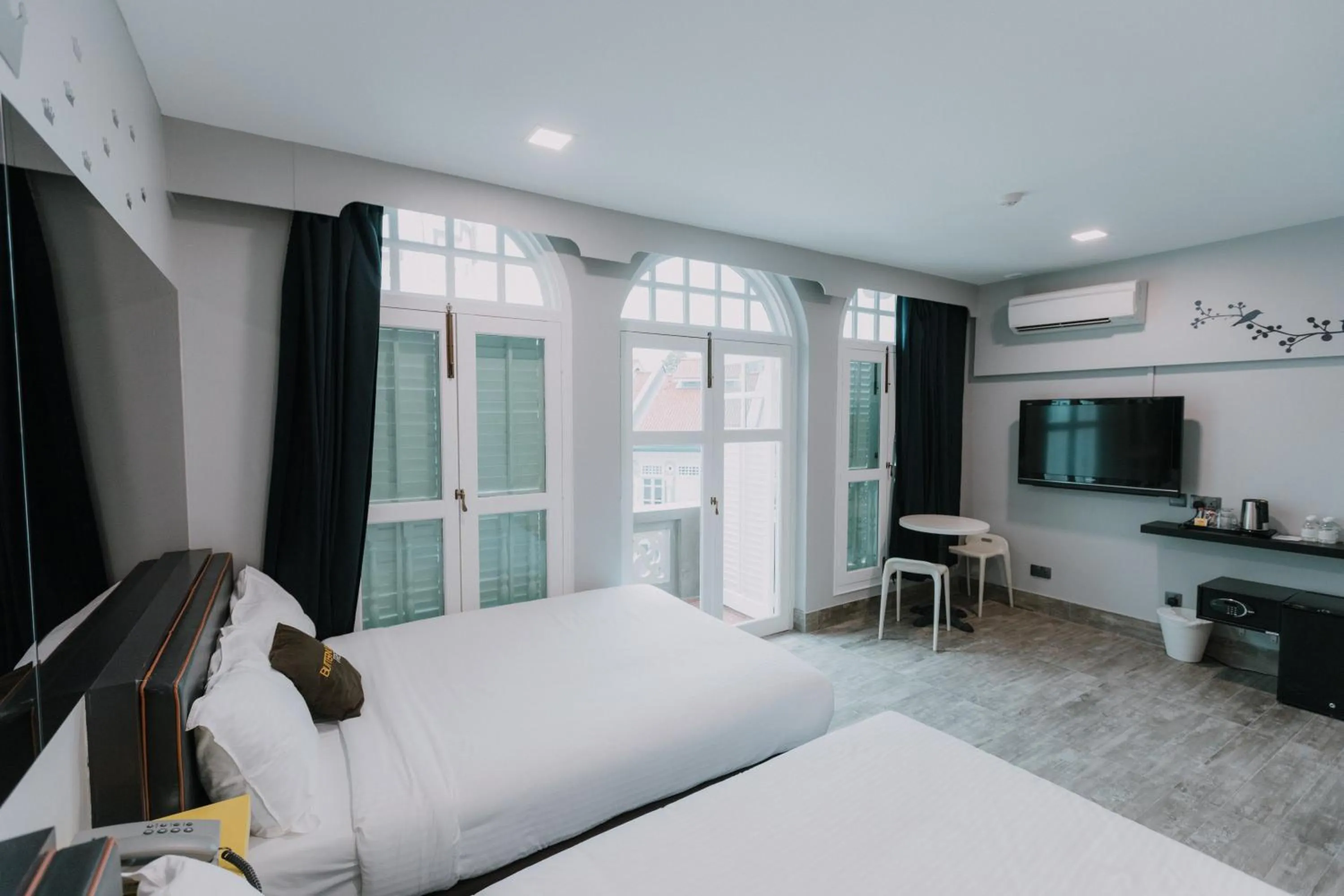 TV/Entertainment Center in Butternut Tree Hotel