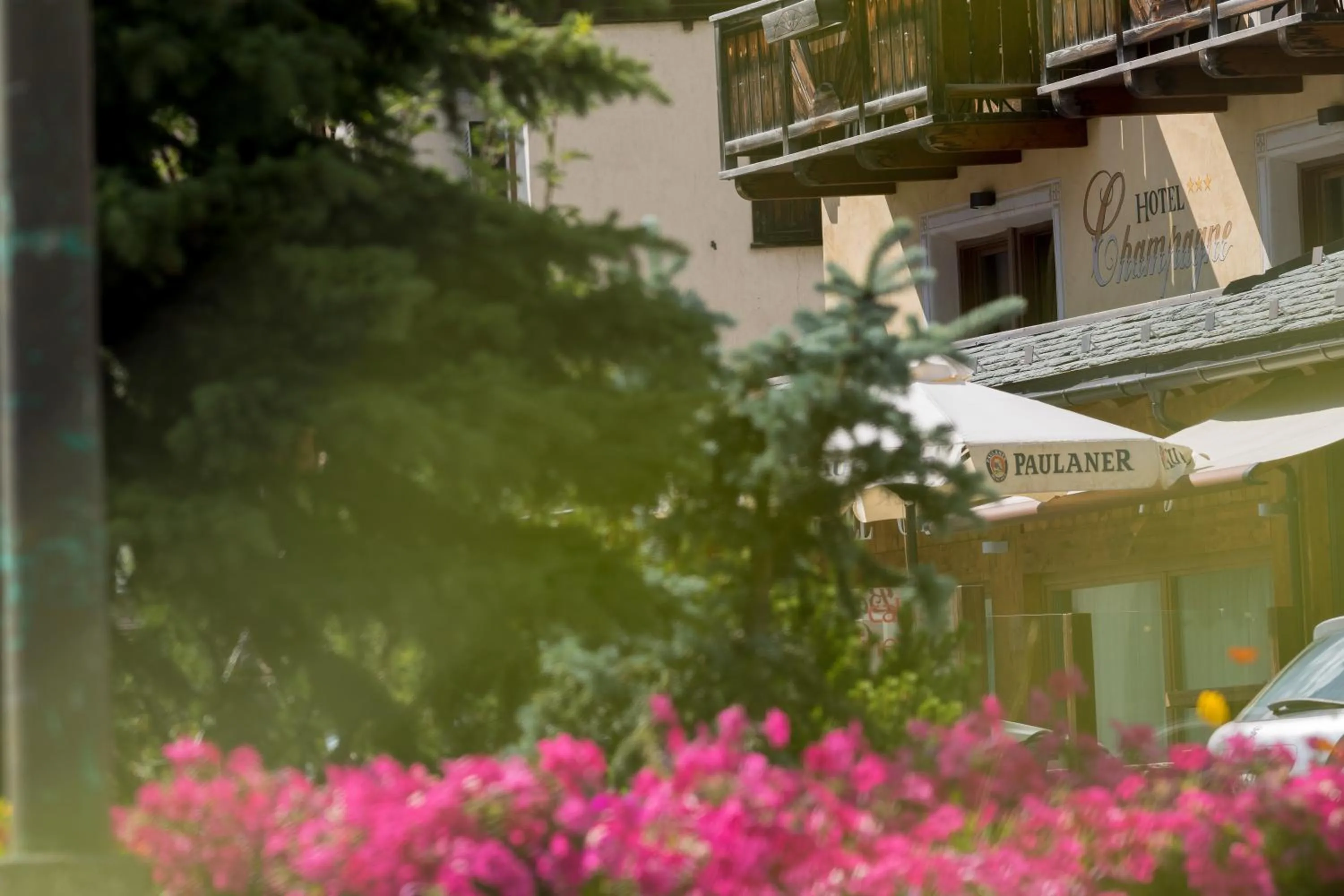 Property building in Hotel Champagne