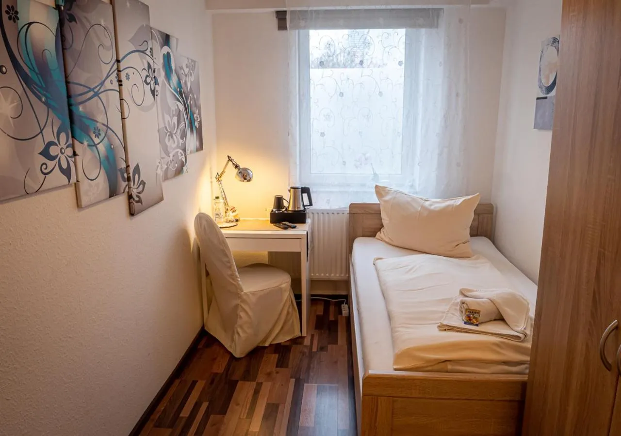 Bed in Hotel Bouzid - Laatzen