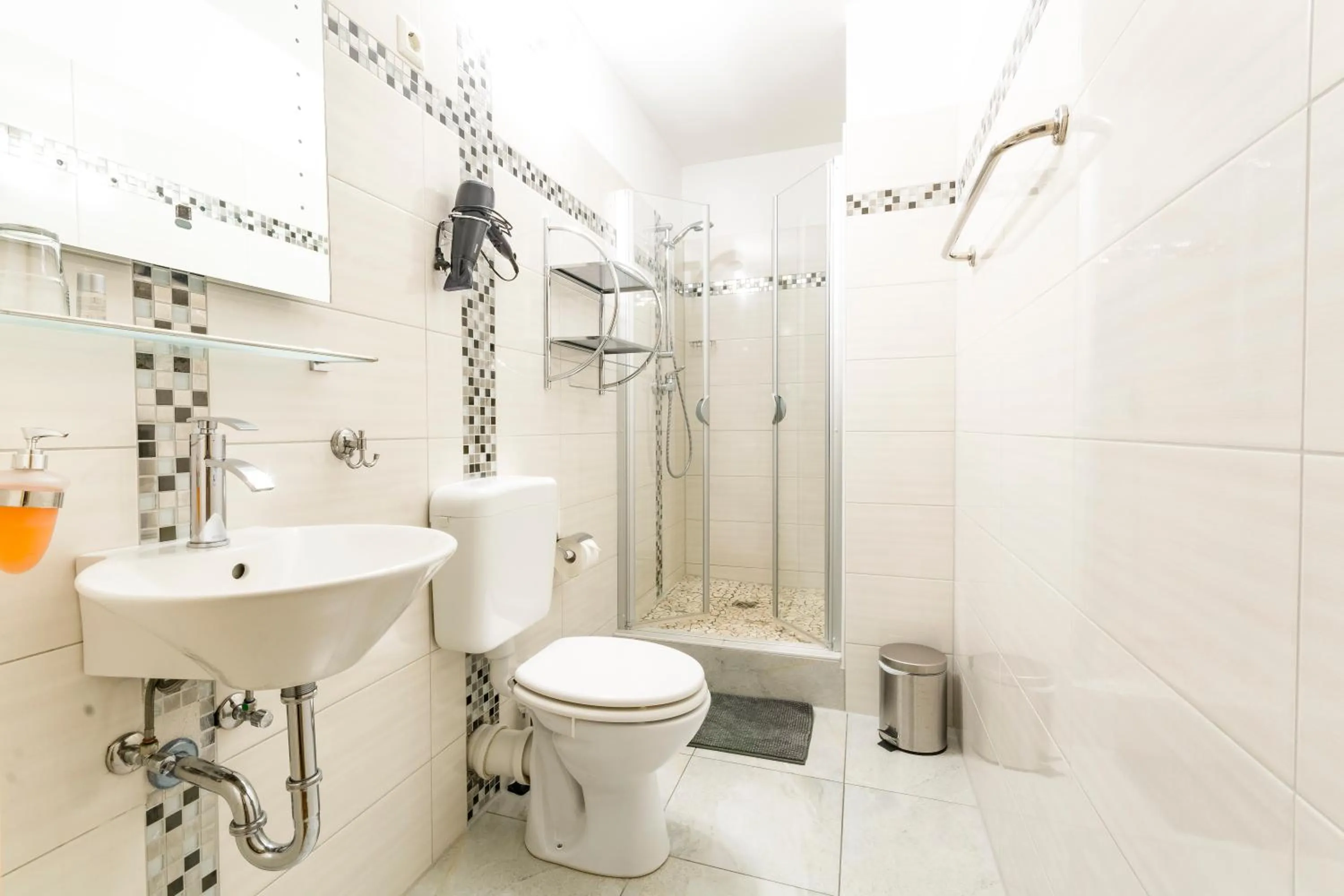 Bathroom in Hotel Bouzid - Laatzen