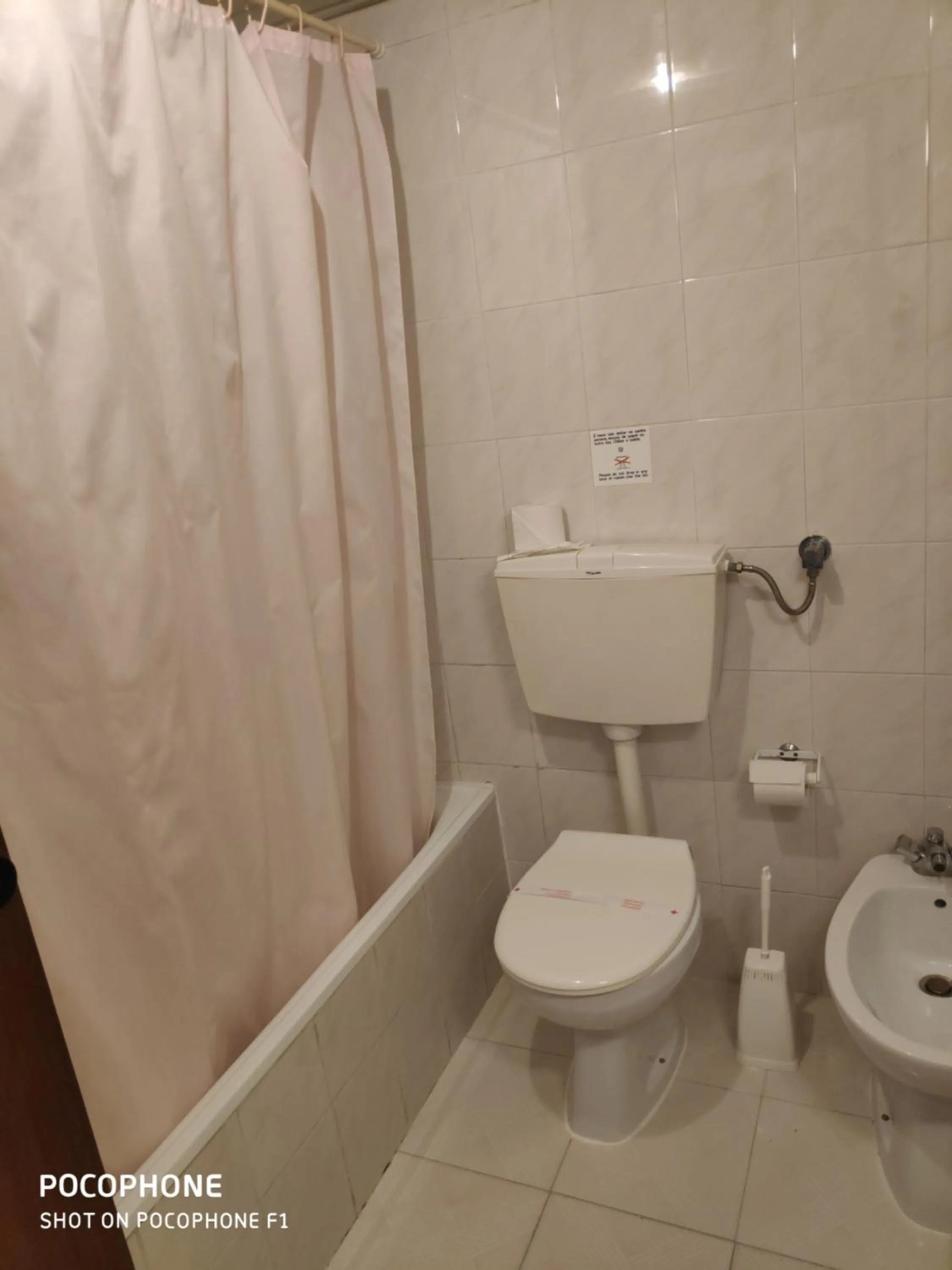 Shower in Hotel Alnacir