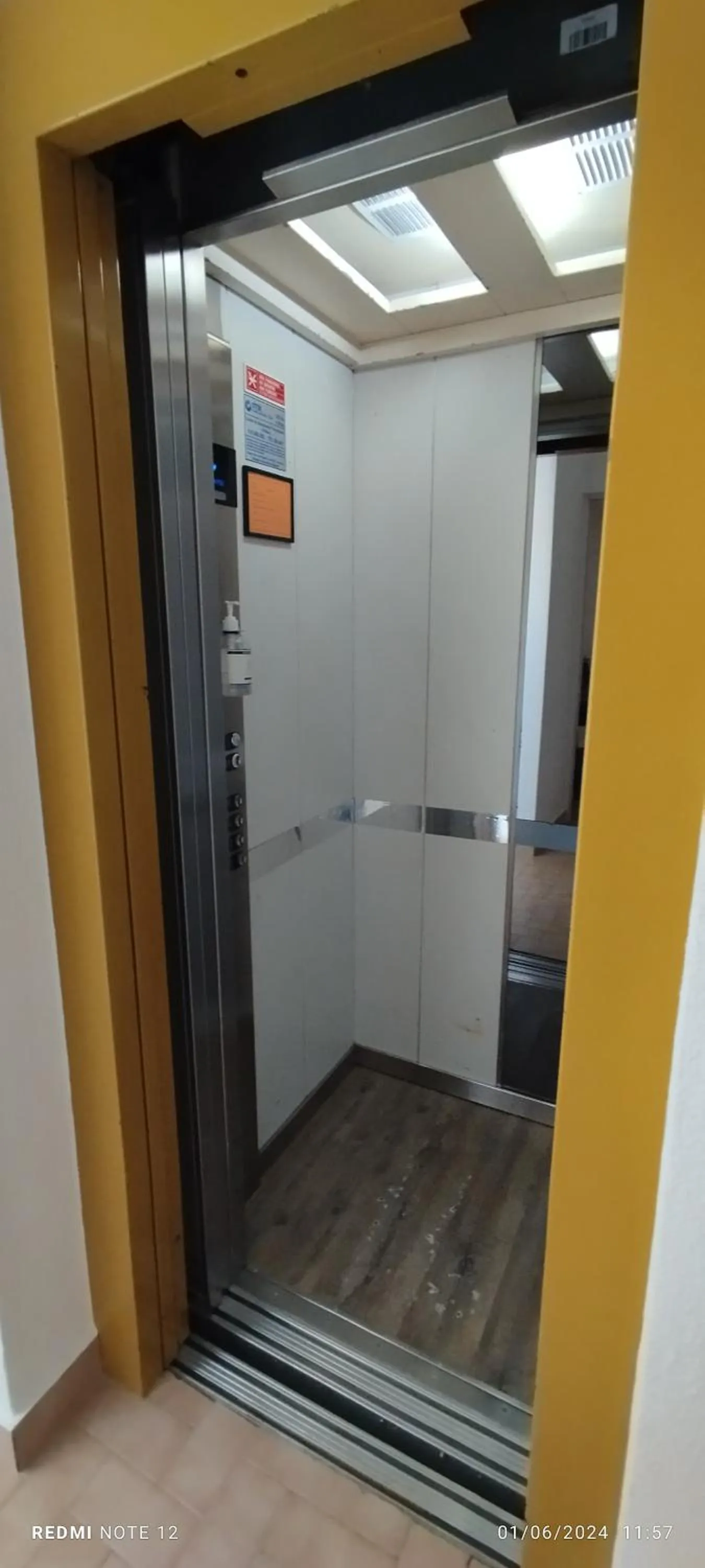 elevator in Hotel Alnacir