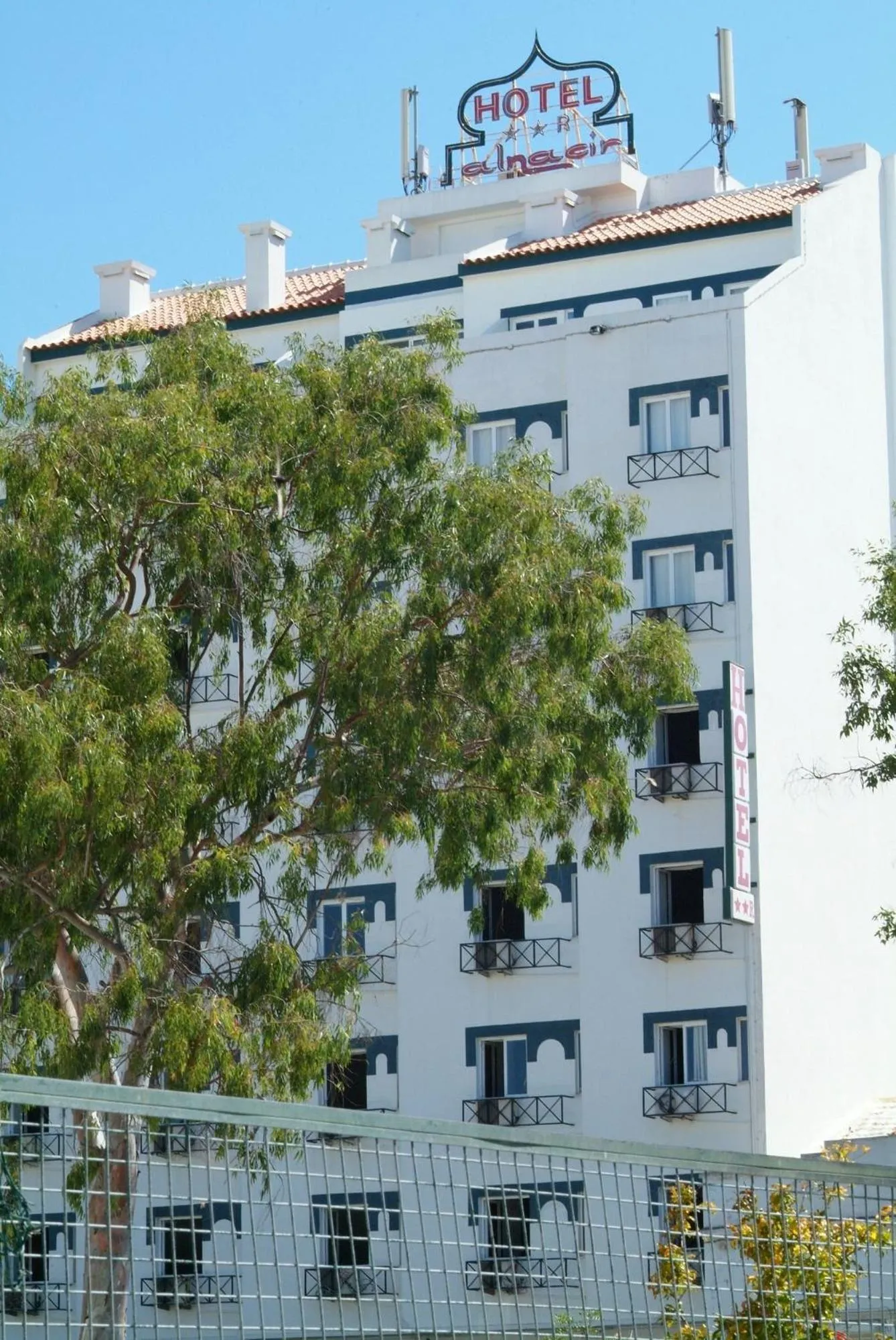 Facade/entrance in Hotel Alnacir