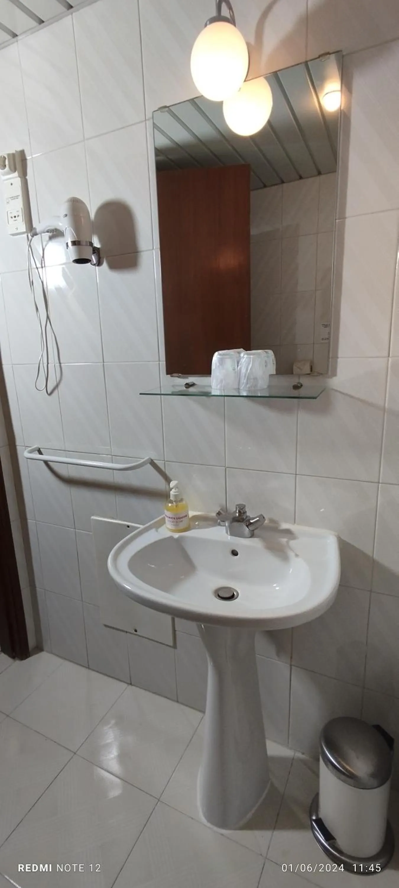 Shower in Hotel Alnacir