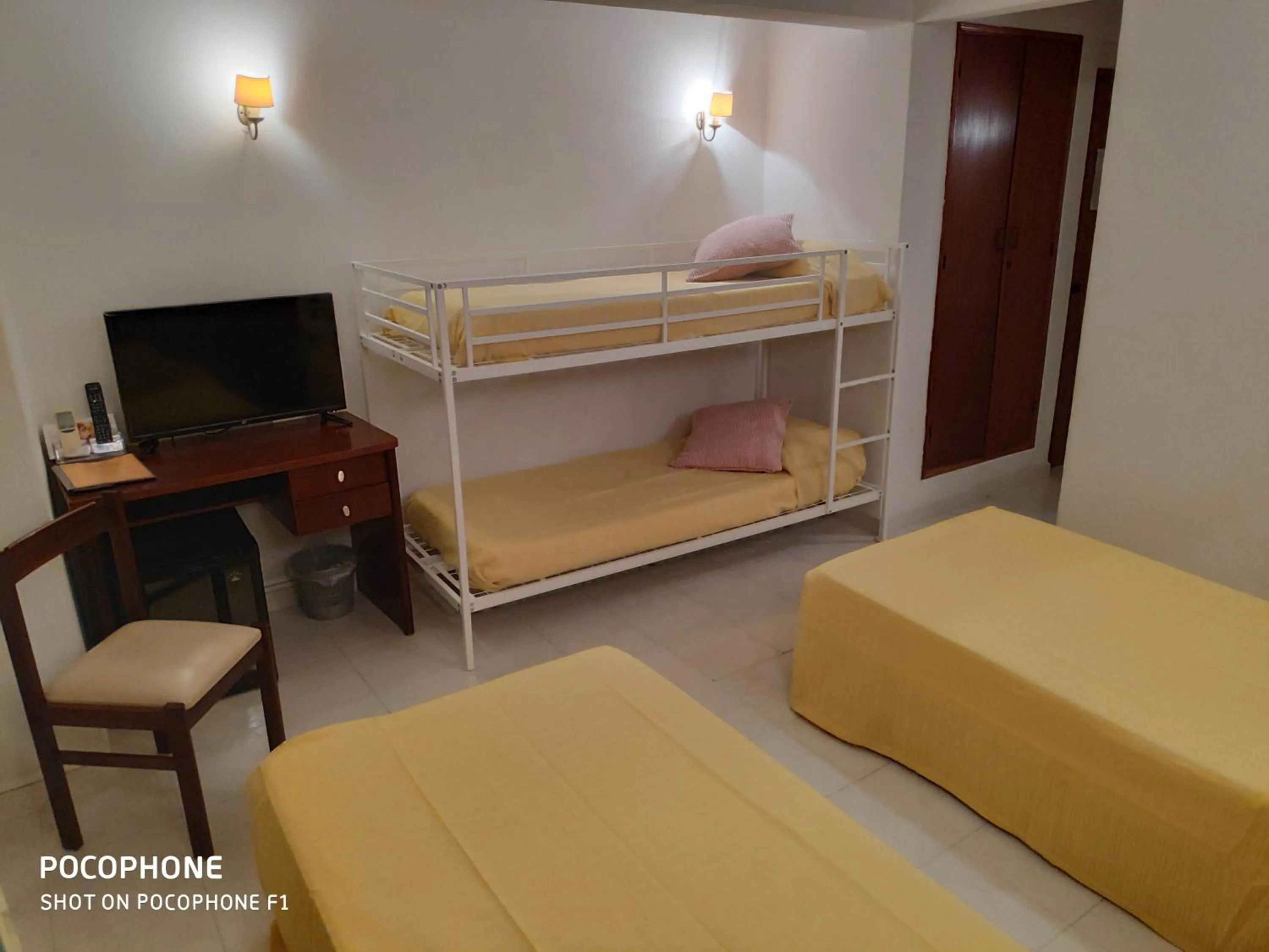 bunk bed, Bed in Hotel Alnacir