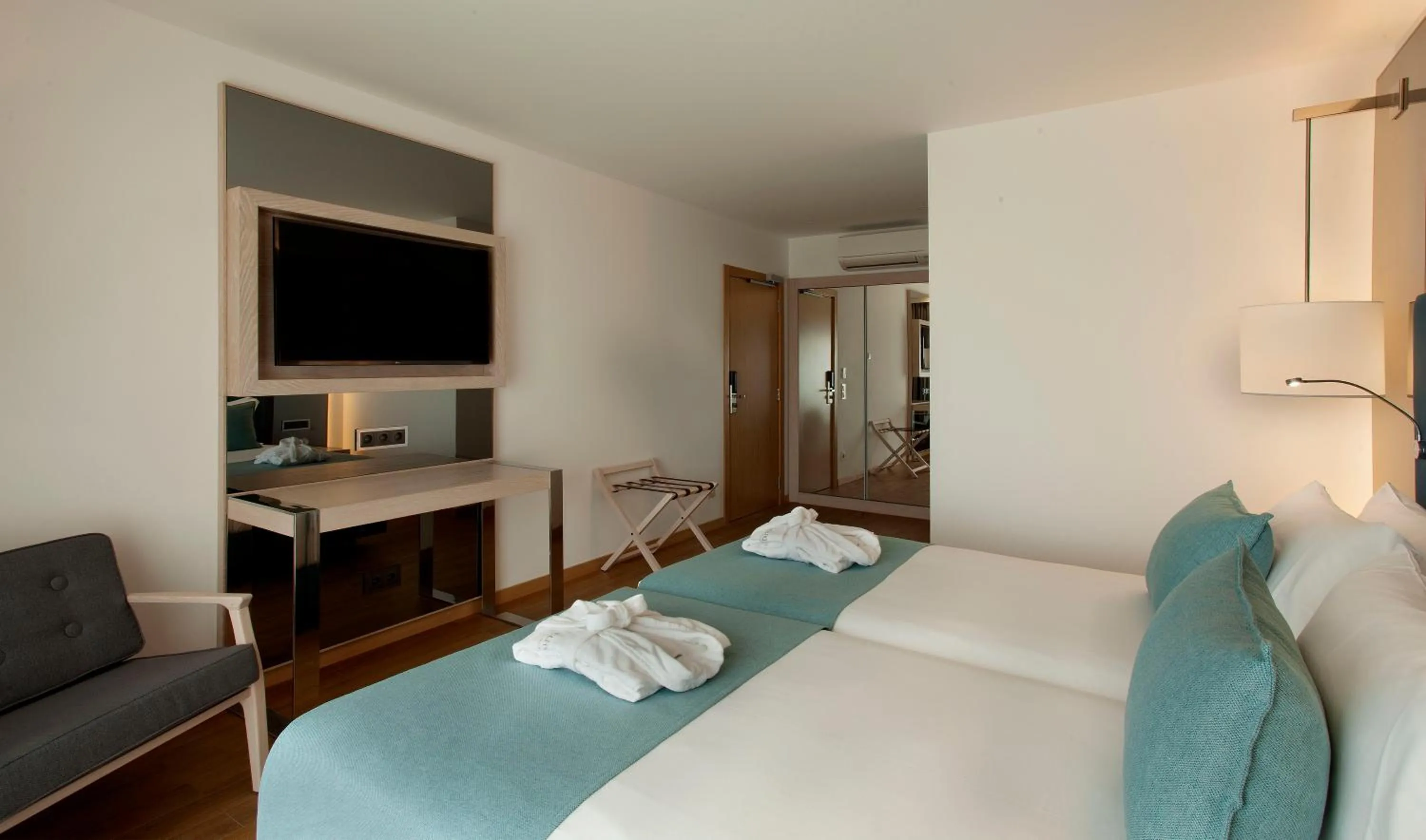 TV and multimedia, Bed in TURIM Presidente Hotel