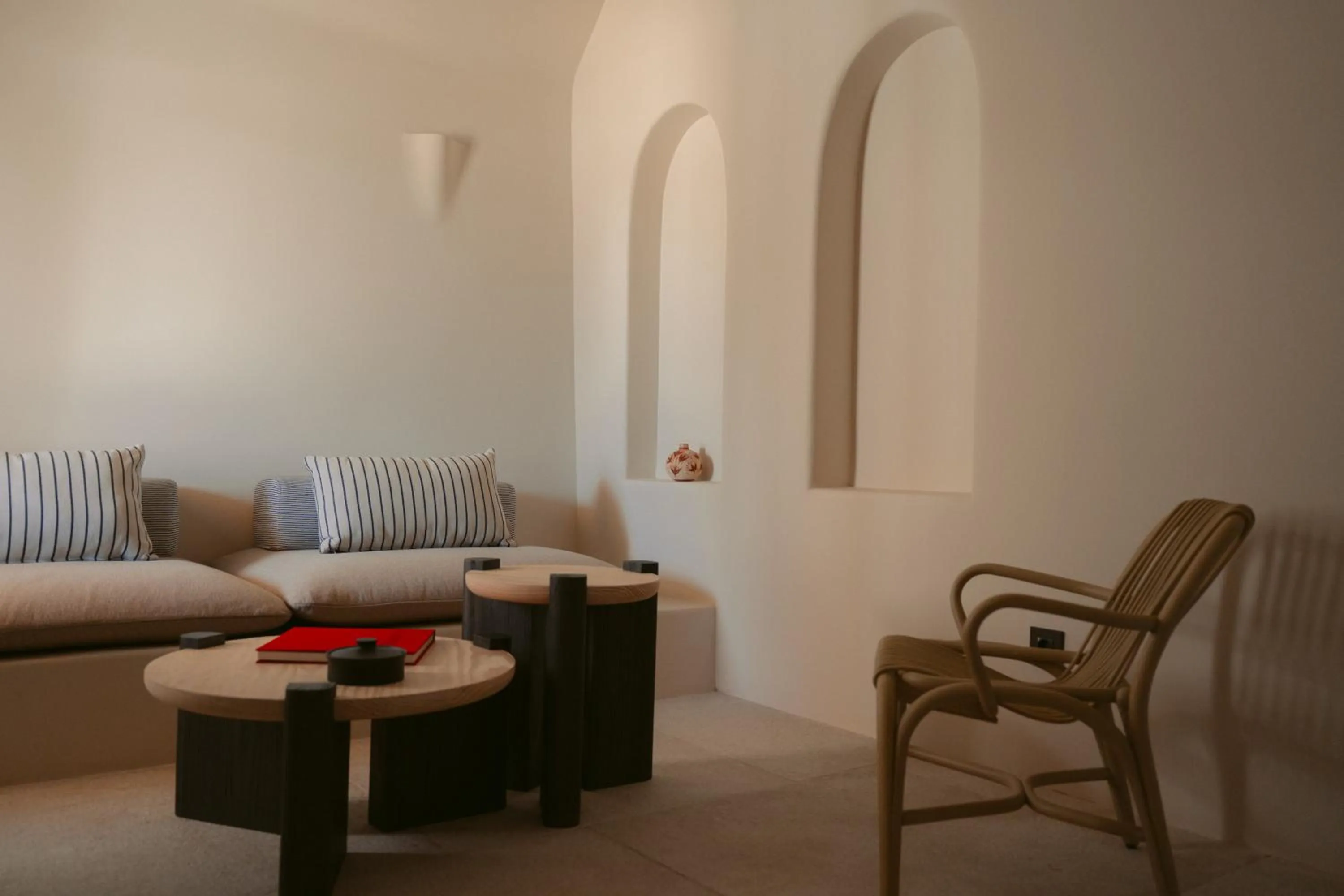 Living room in Black Rose Beach Suites