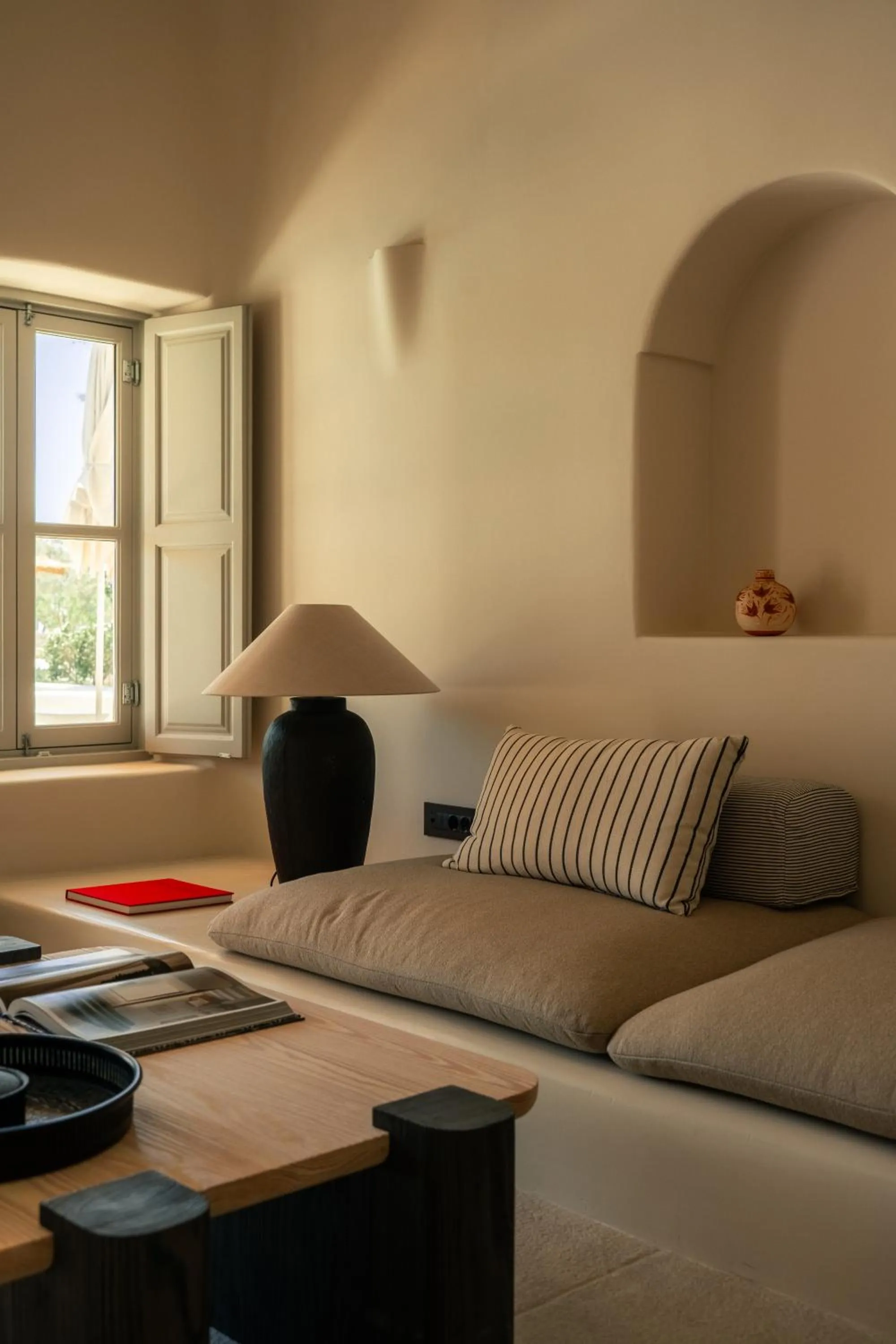 Living room in Black Rose Beach Suites