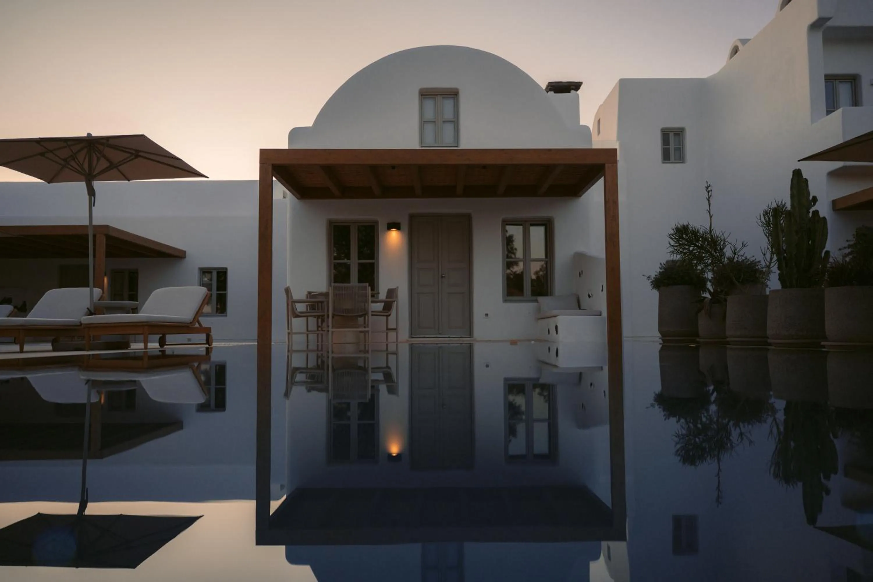 Night in Black Rose Beach Suites