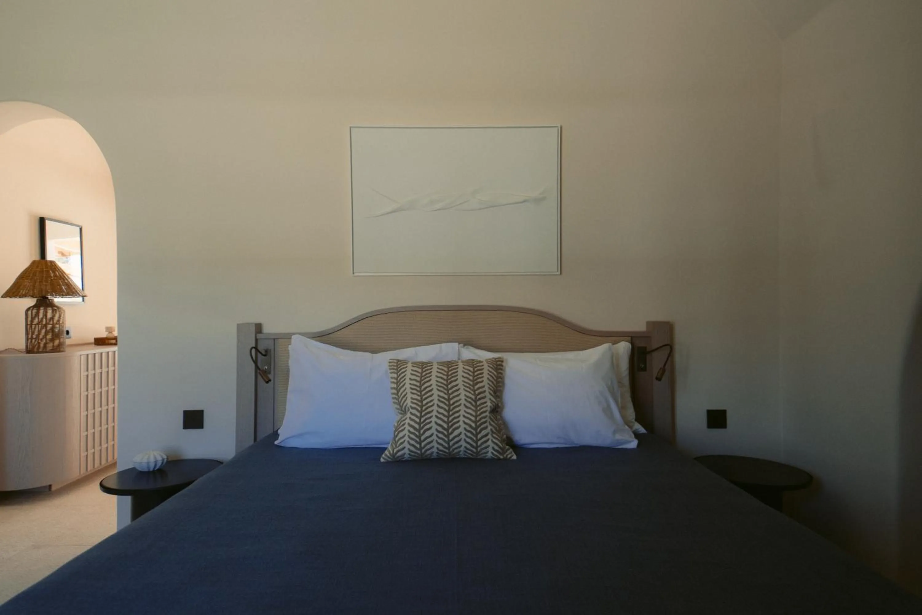 Bedroom, Bed in Black Rose Beach Suites