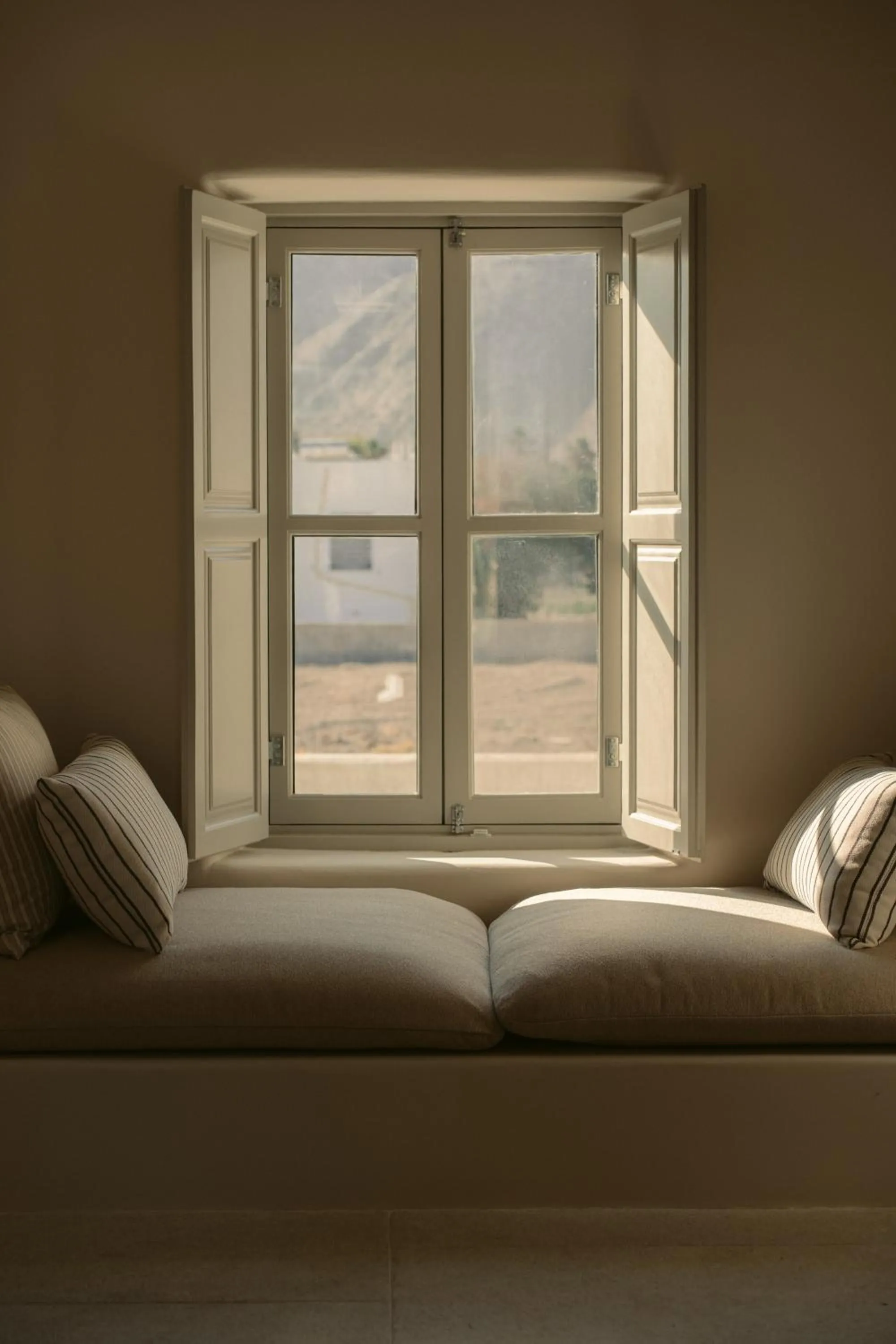 Living room, Bed in Black Rose Beach Suites