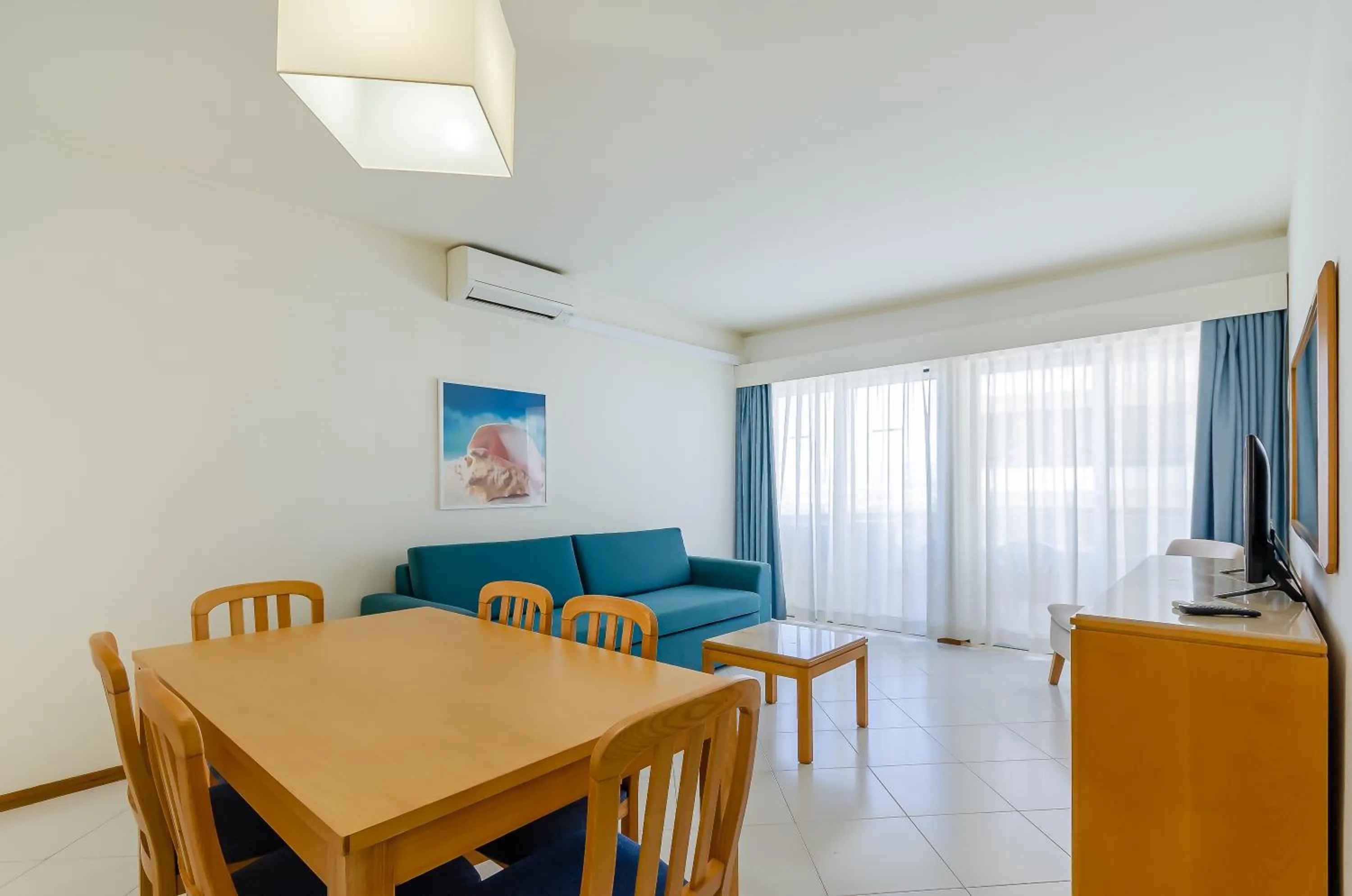 TV and multimedia in TURIM Algarve Mor Apartamentos Turísticos