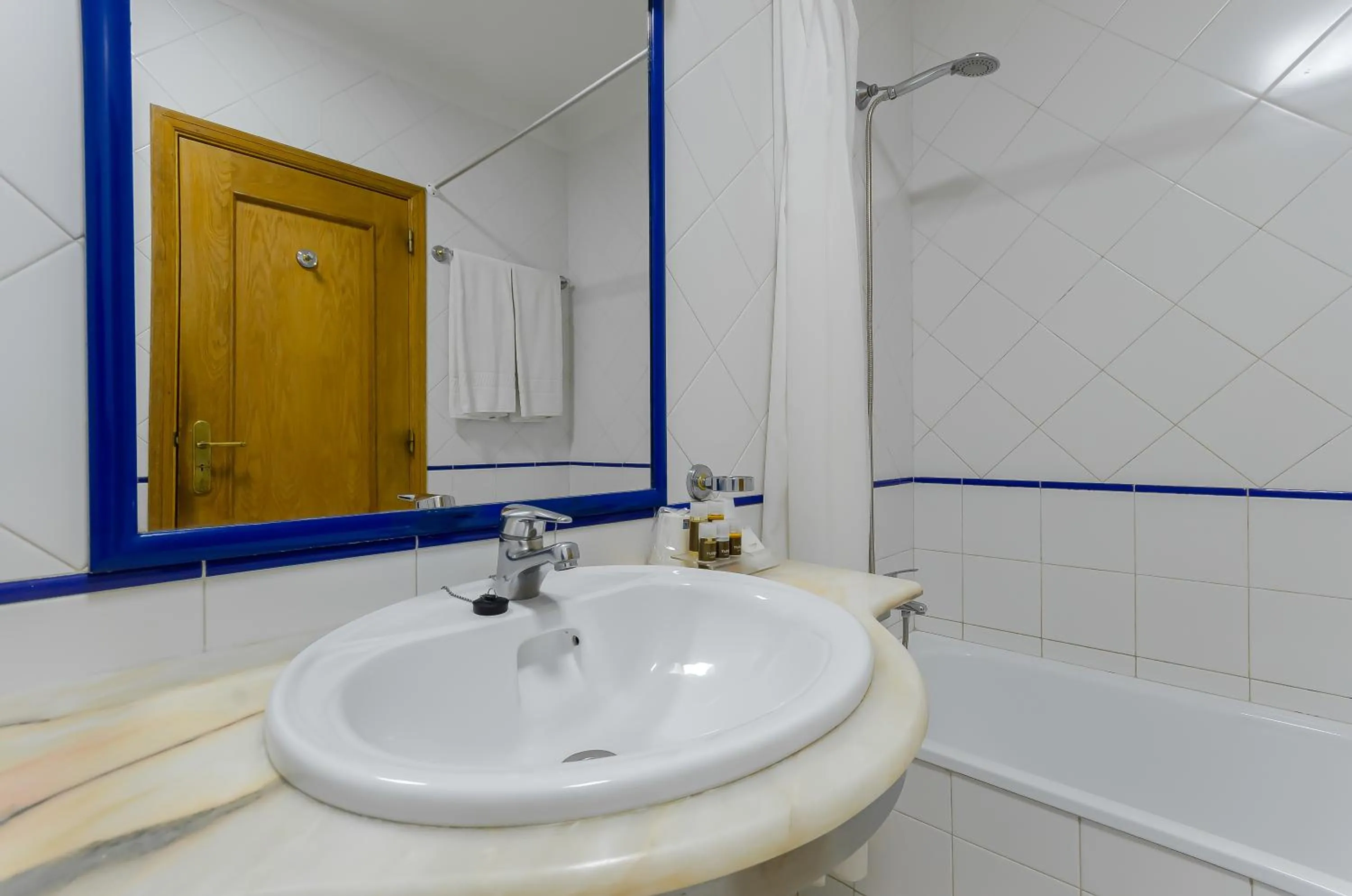 Bathroom in TURIM Algarve Mor Apartamentos Turísticos