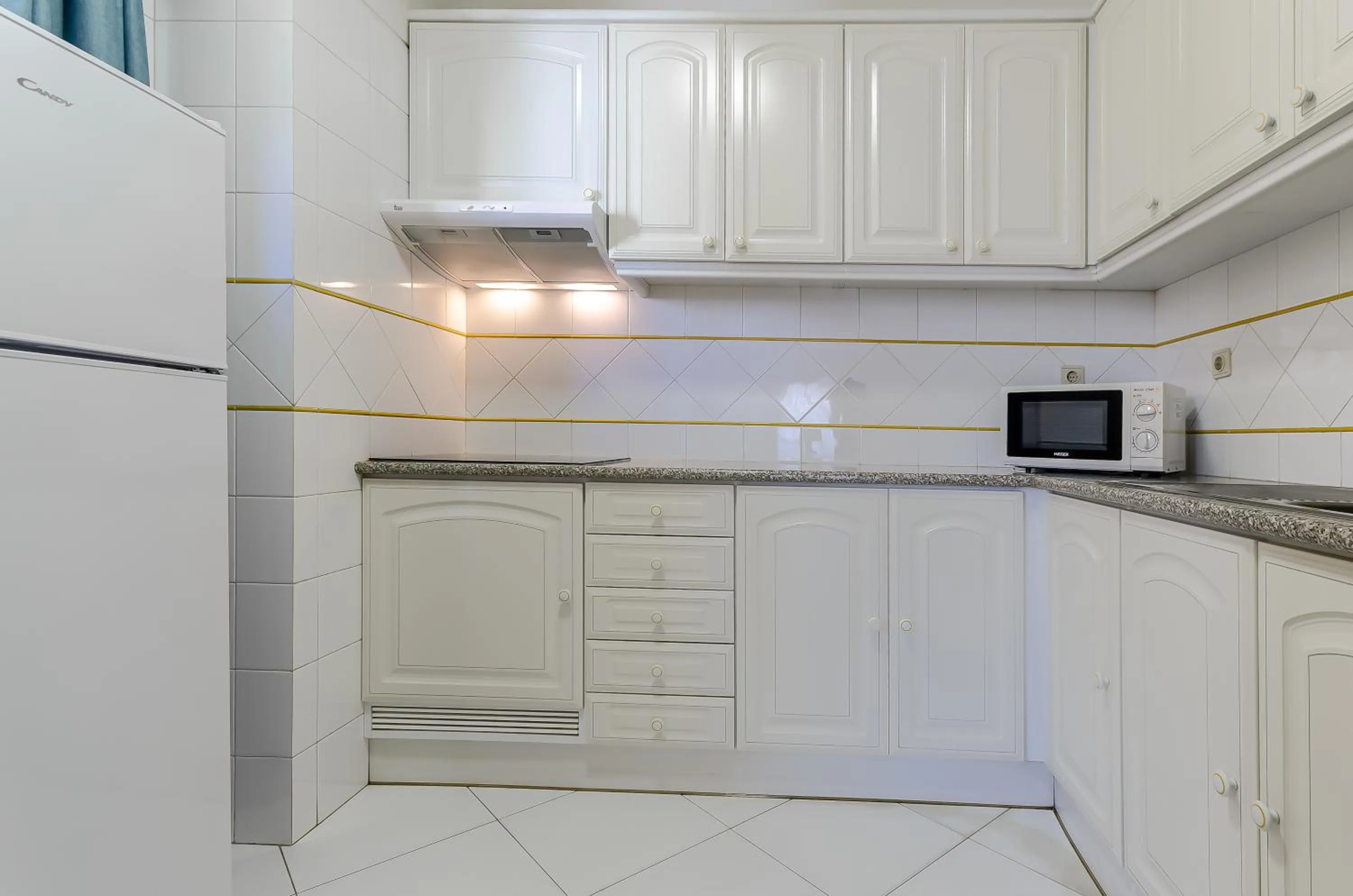 Kitchen or kitchenette in TURIM Algarve Mor Apartamentos Turísticos