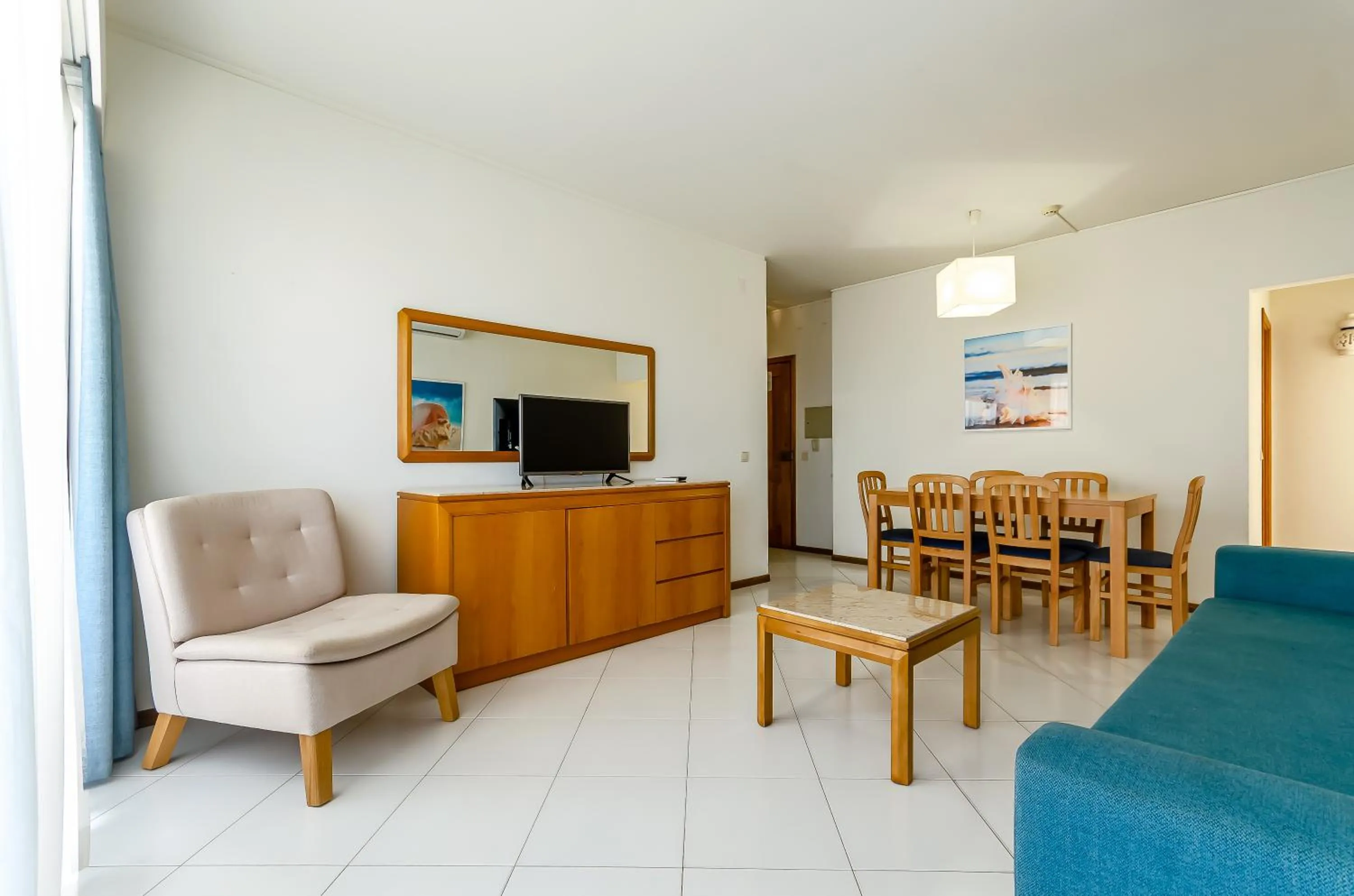 TV and multimedia in TURIM Algarve Mor Apartamentos Turísticos