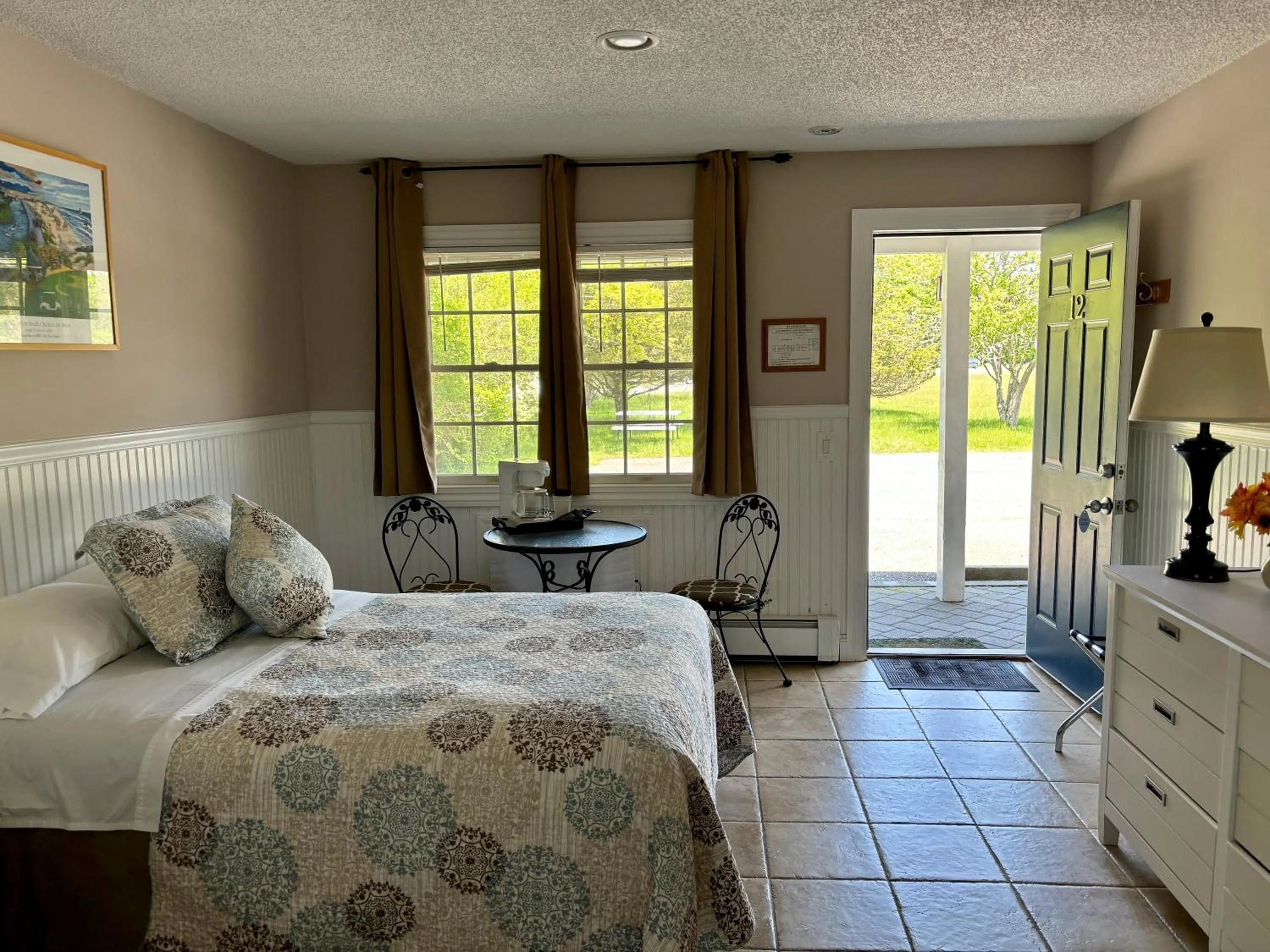 Bed in Westhampton Seabreeze Motel