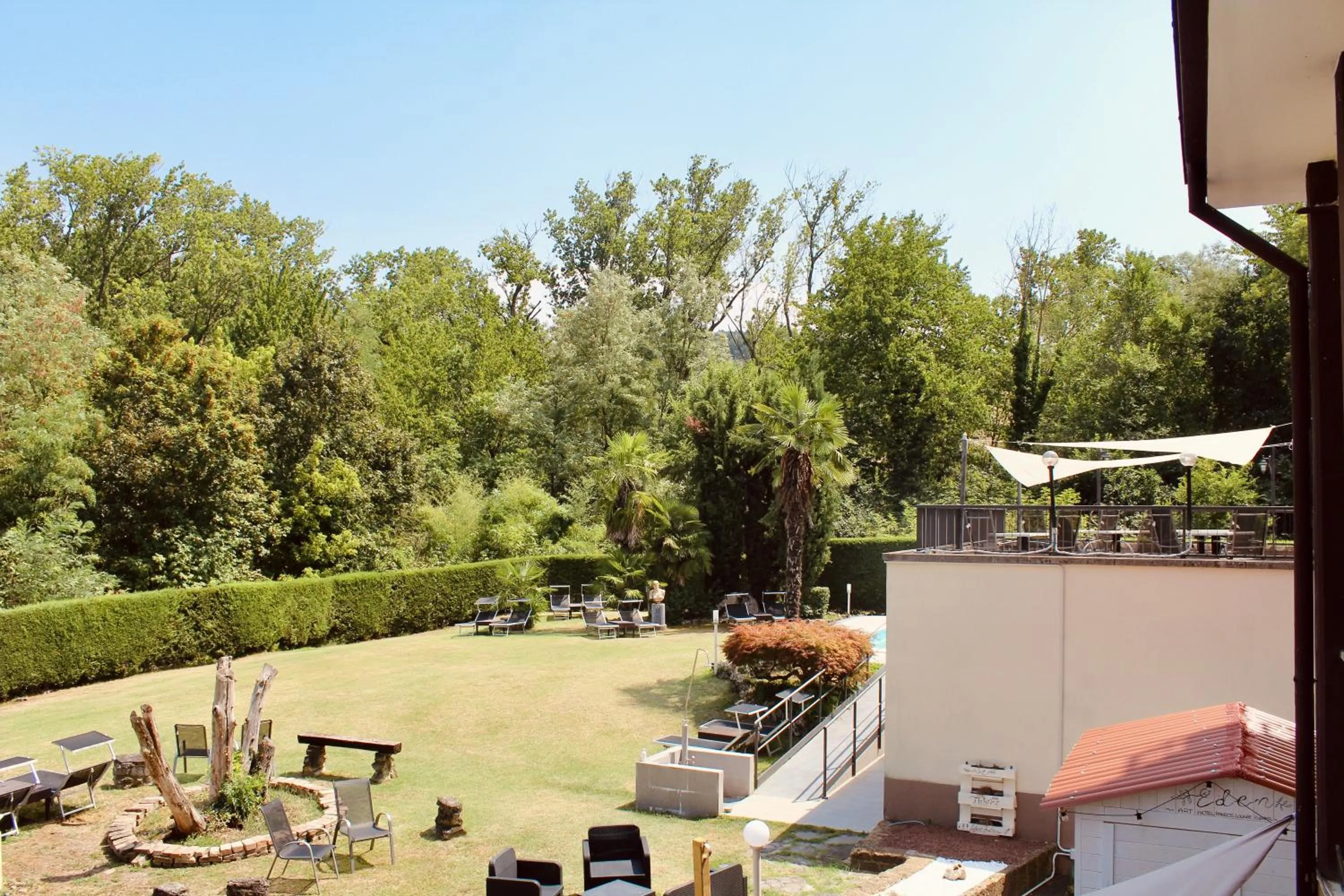 Garden in Art Hotel Pandos