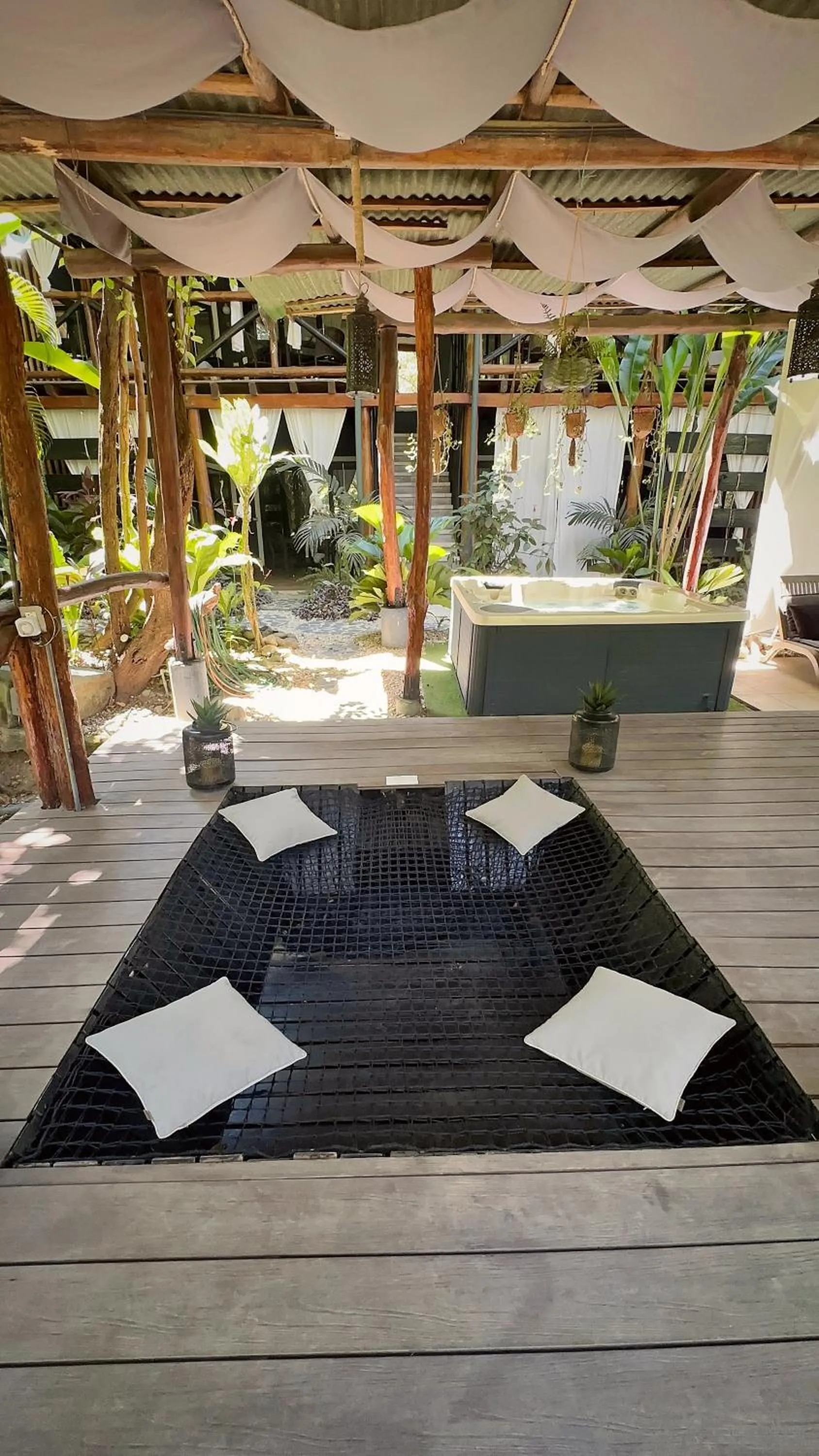 Hot Tub in Canaima Chill House