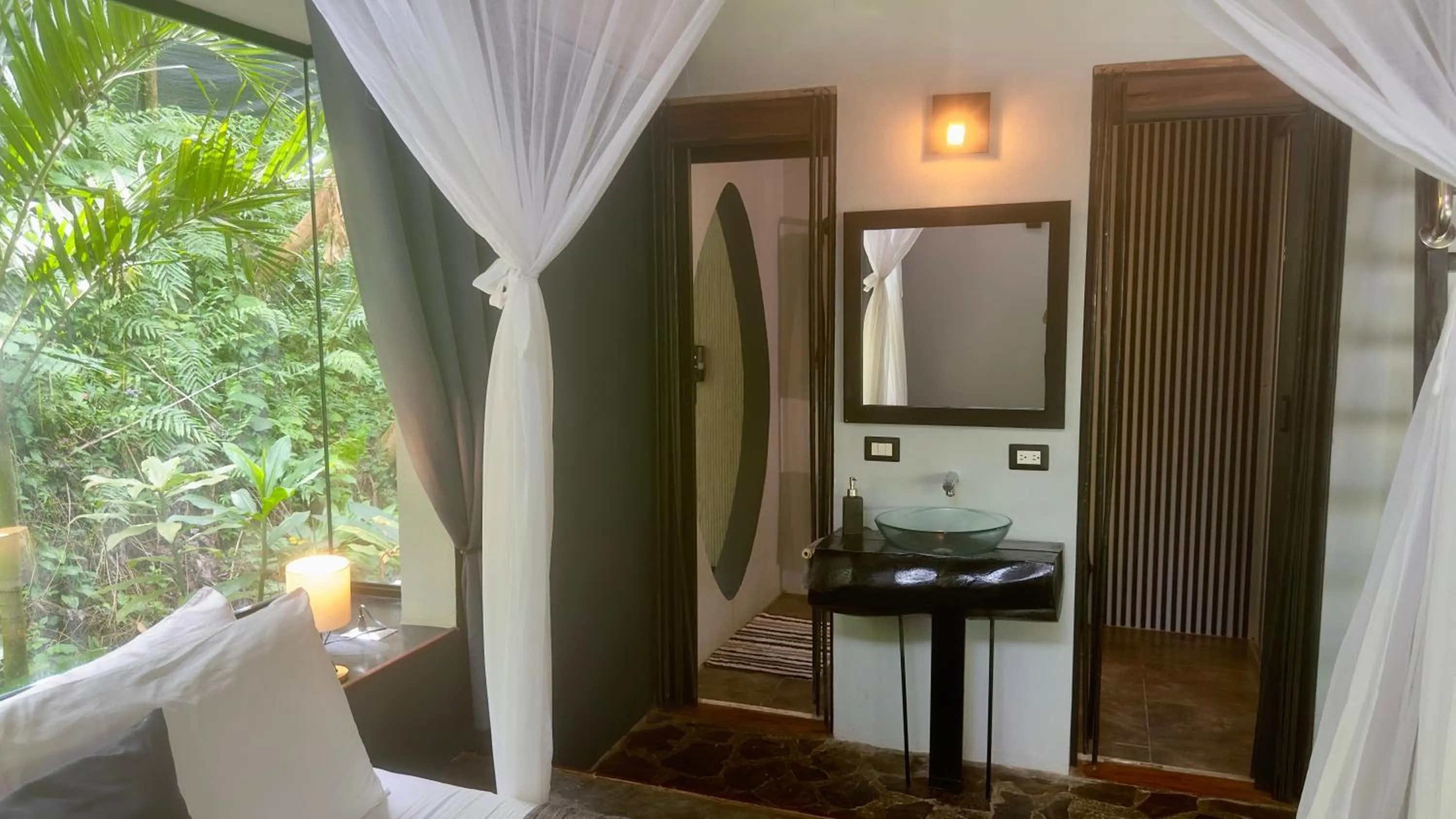 Natural landscape in Canaima Chill House