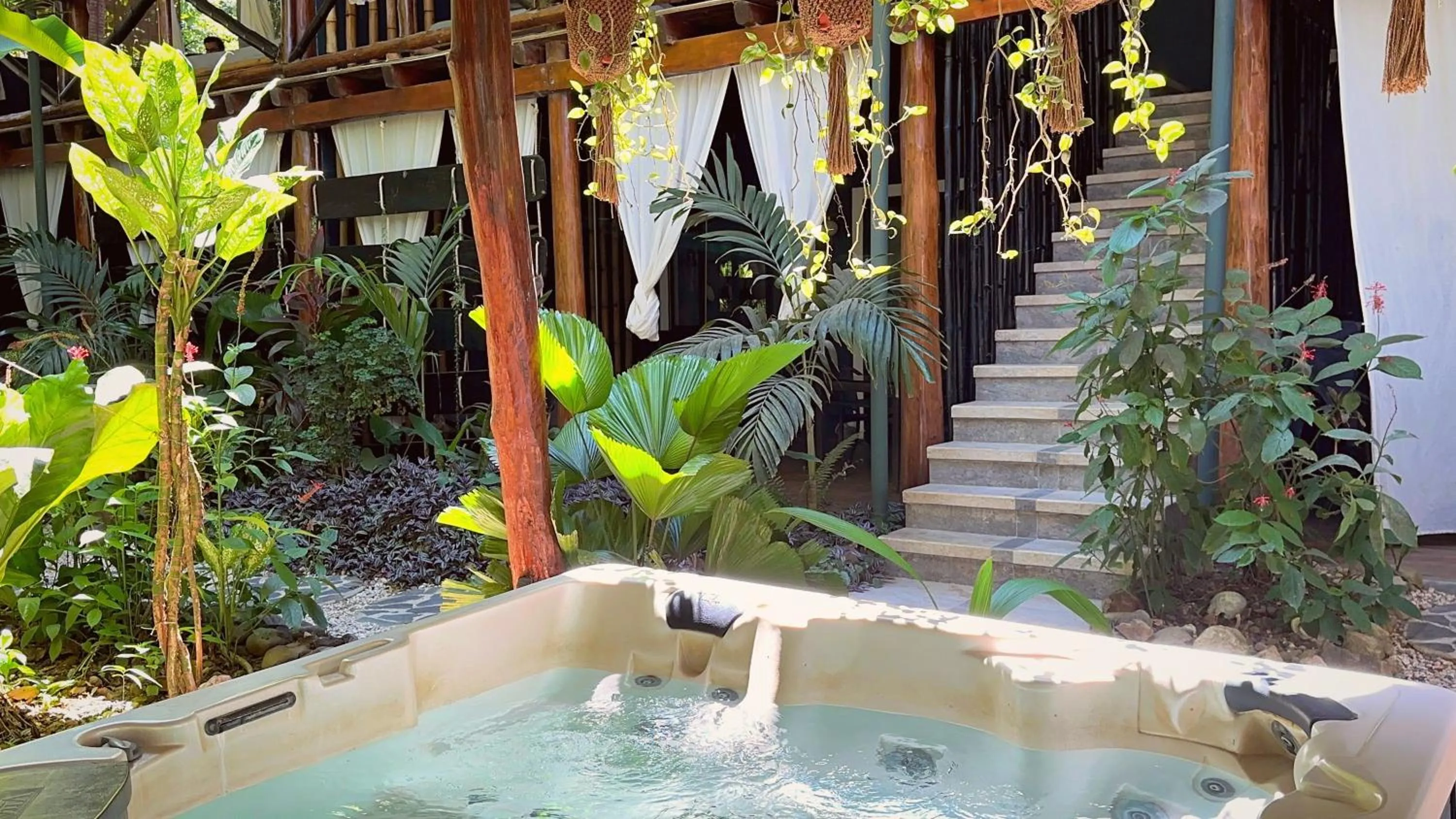 Hot Tub in Canaima Chill House