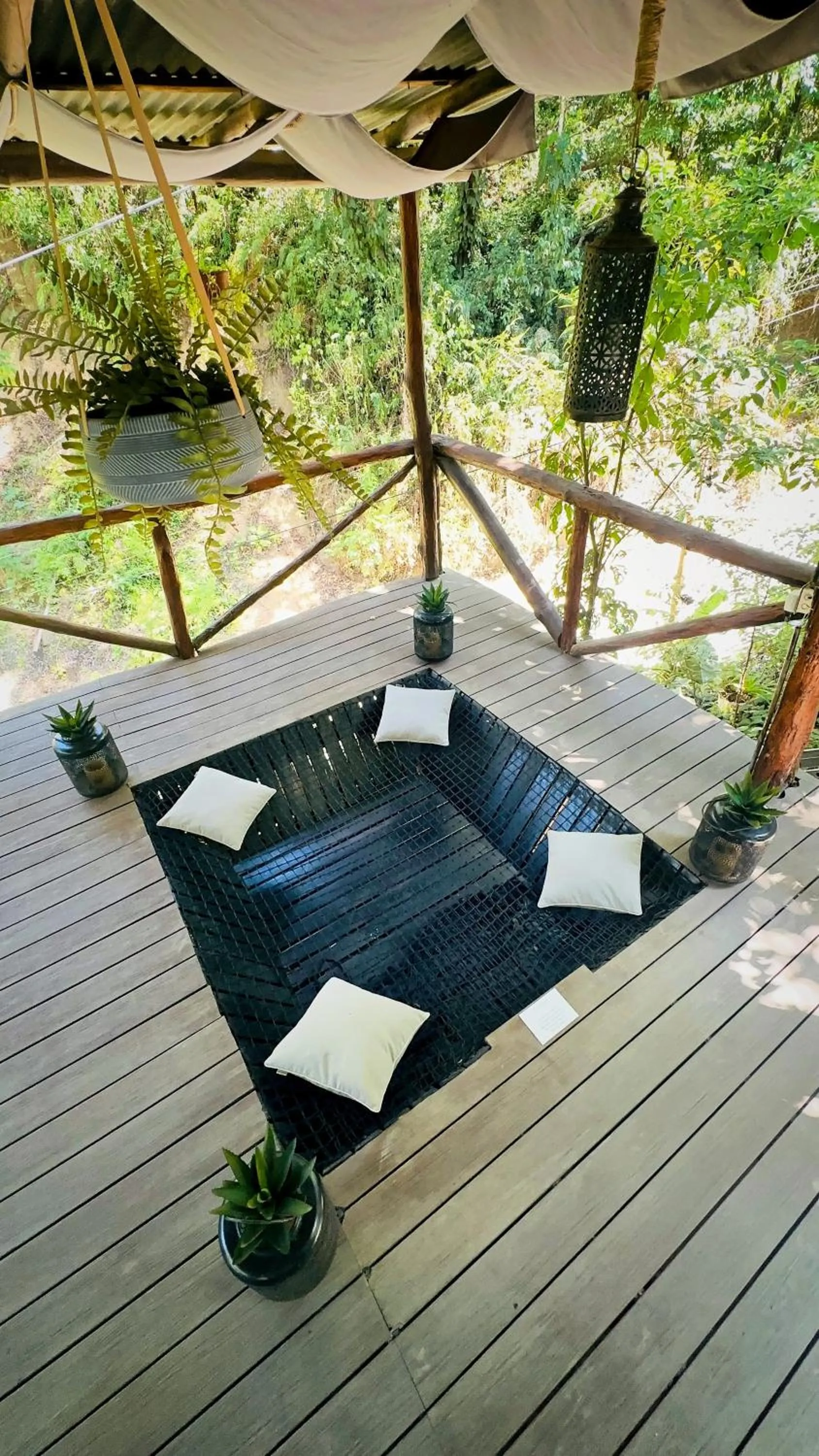 Communal lounge/ TV room in Canaima Chill House