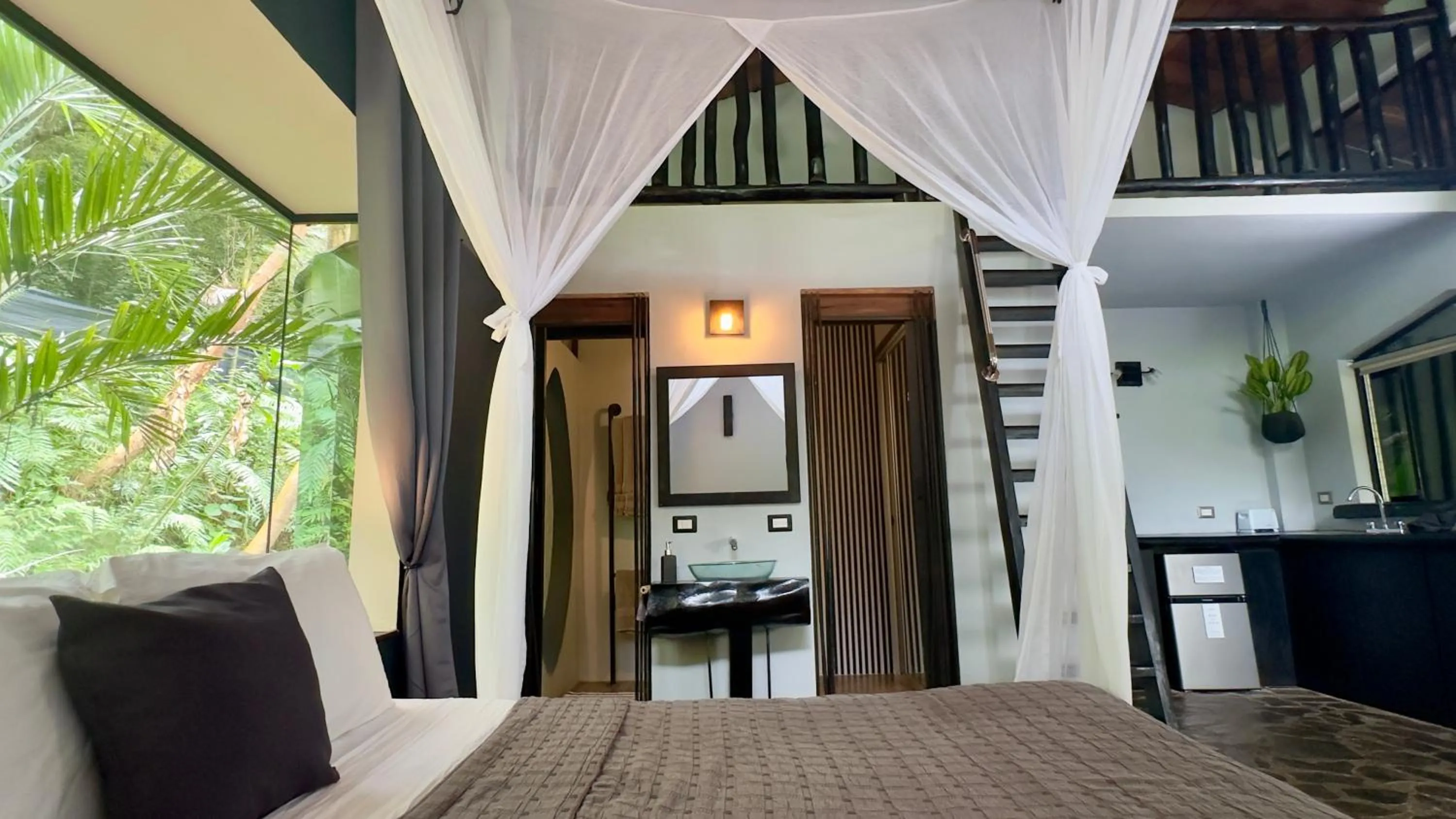 Bathroom, Bed in Canaima Chill House