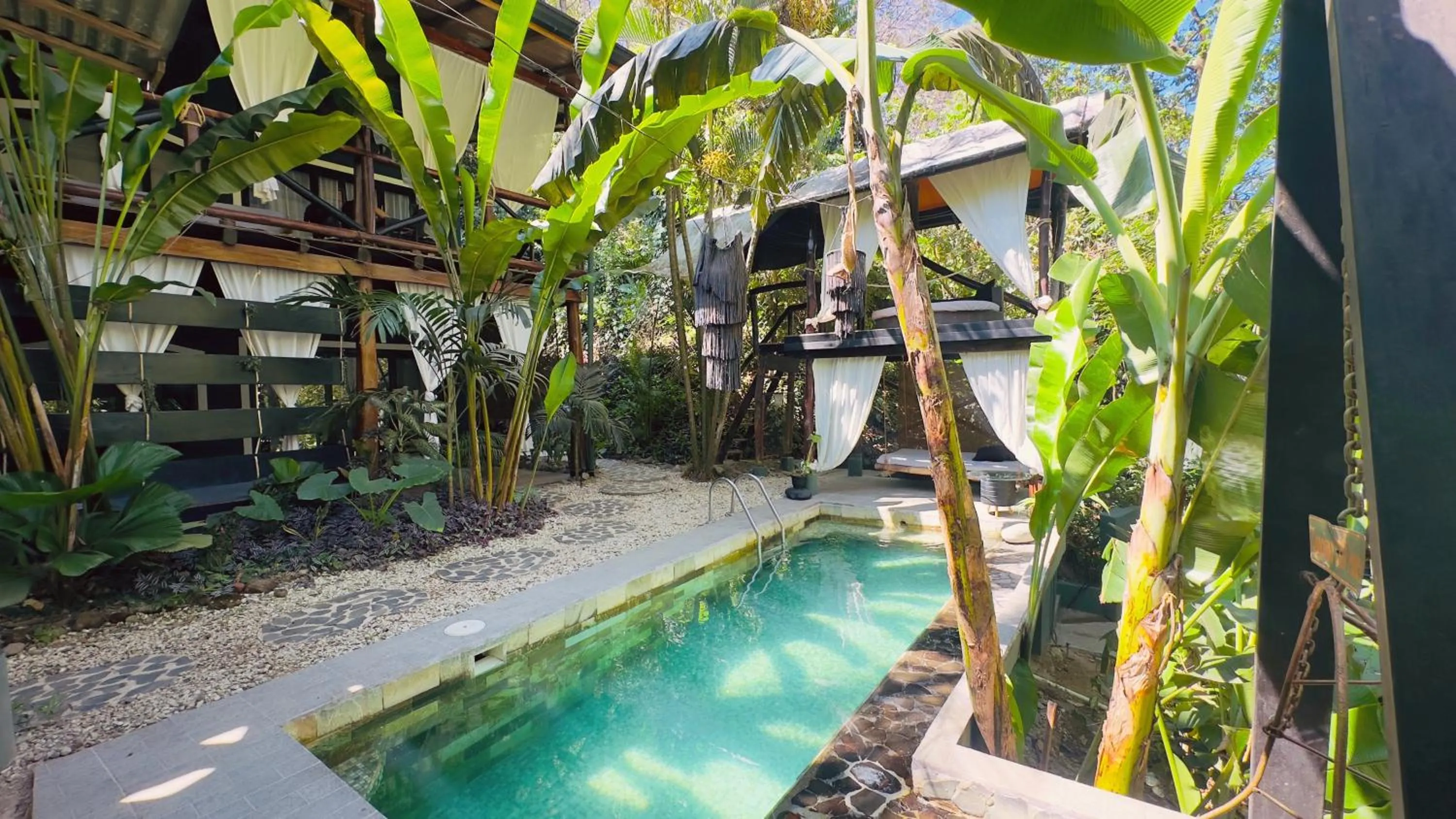 Swimming pool in Canaima Chill House