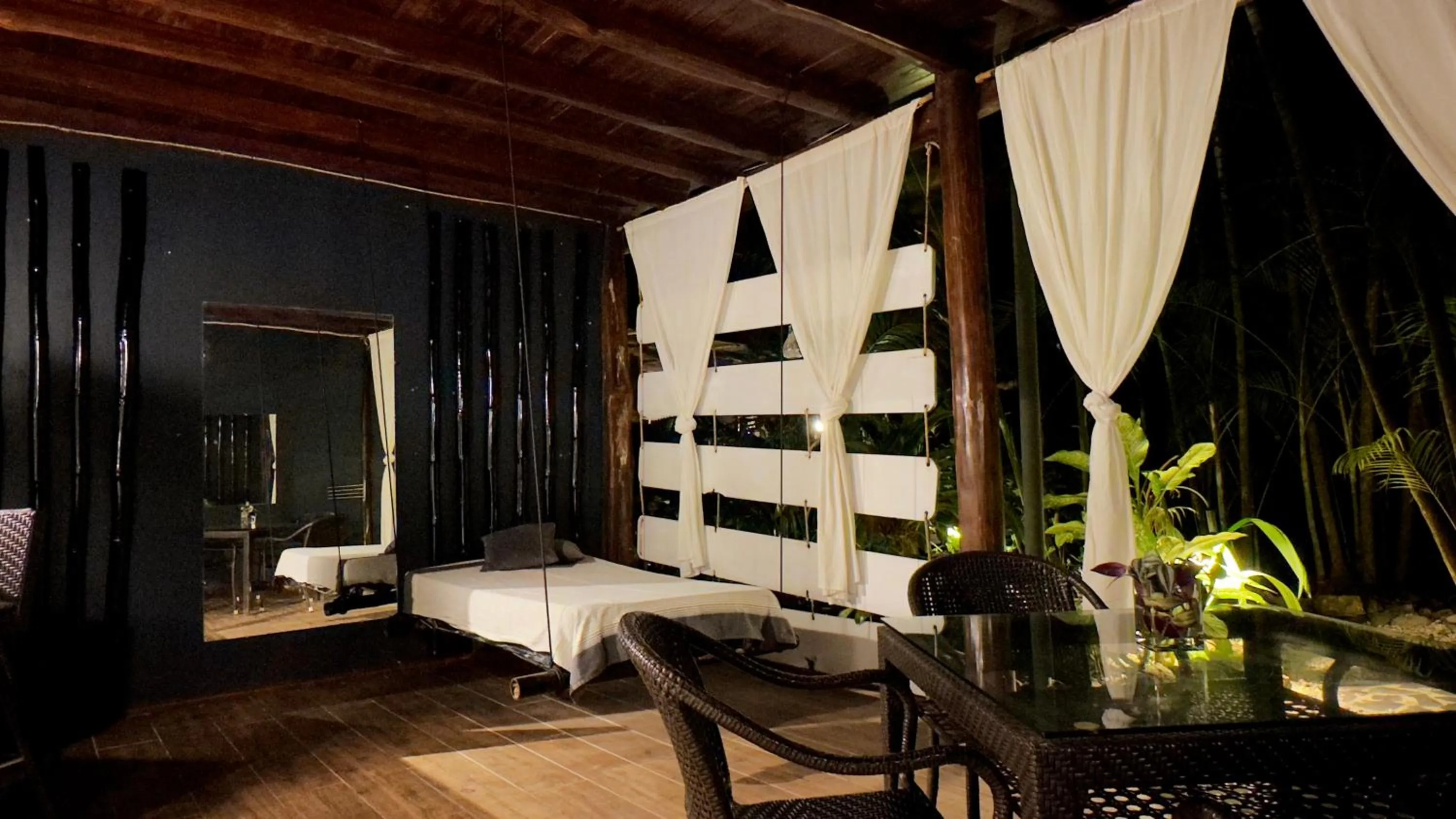 Balcony/Terrace, Bed in Canaima Chill House