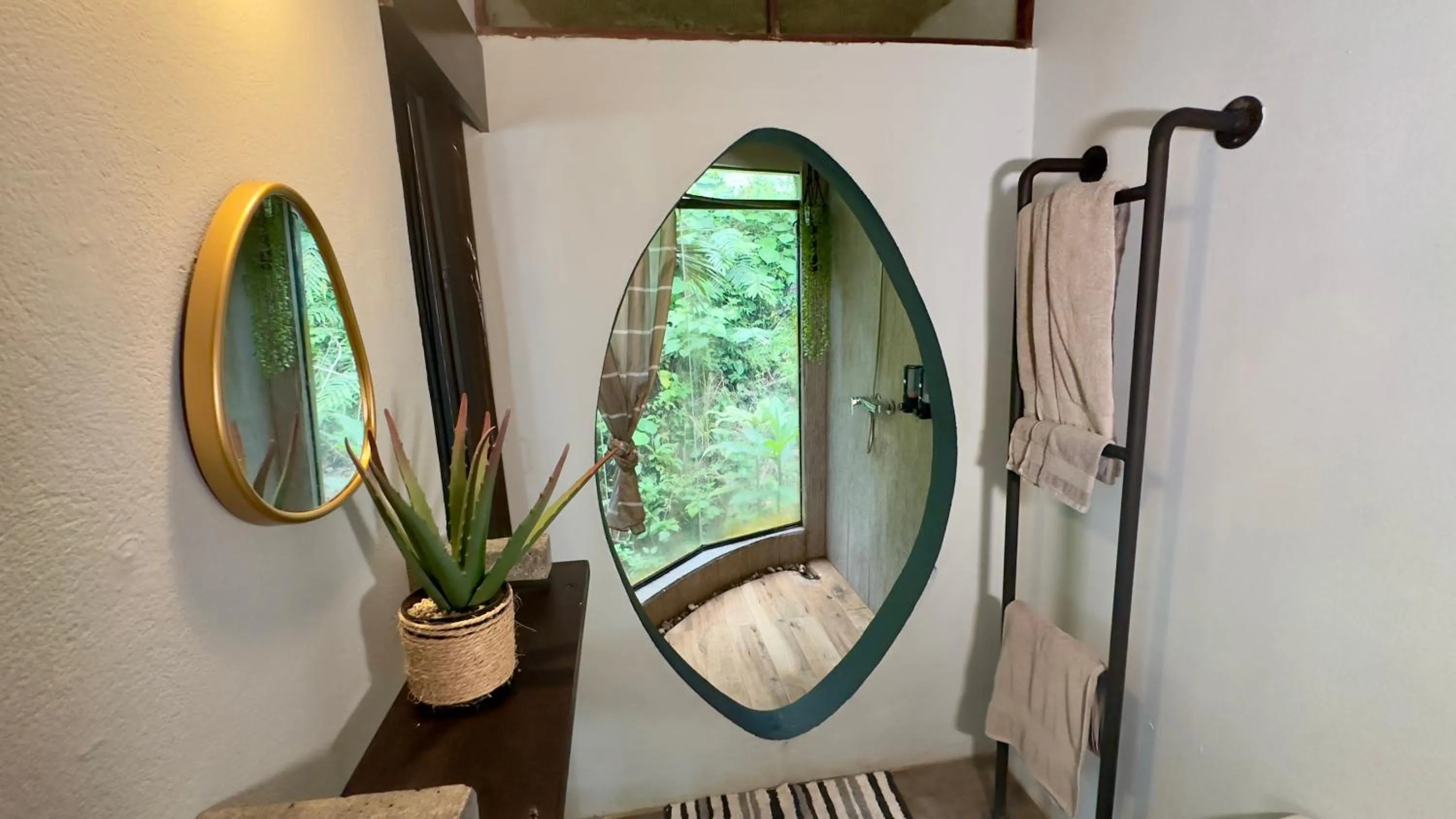 Shower in Canaima Chill House