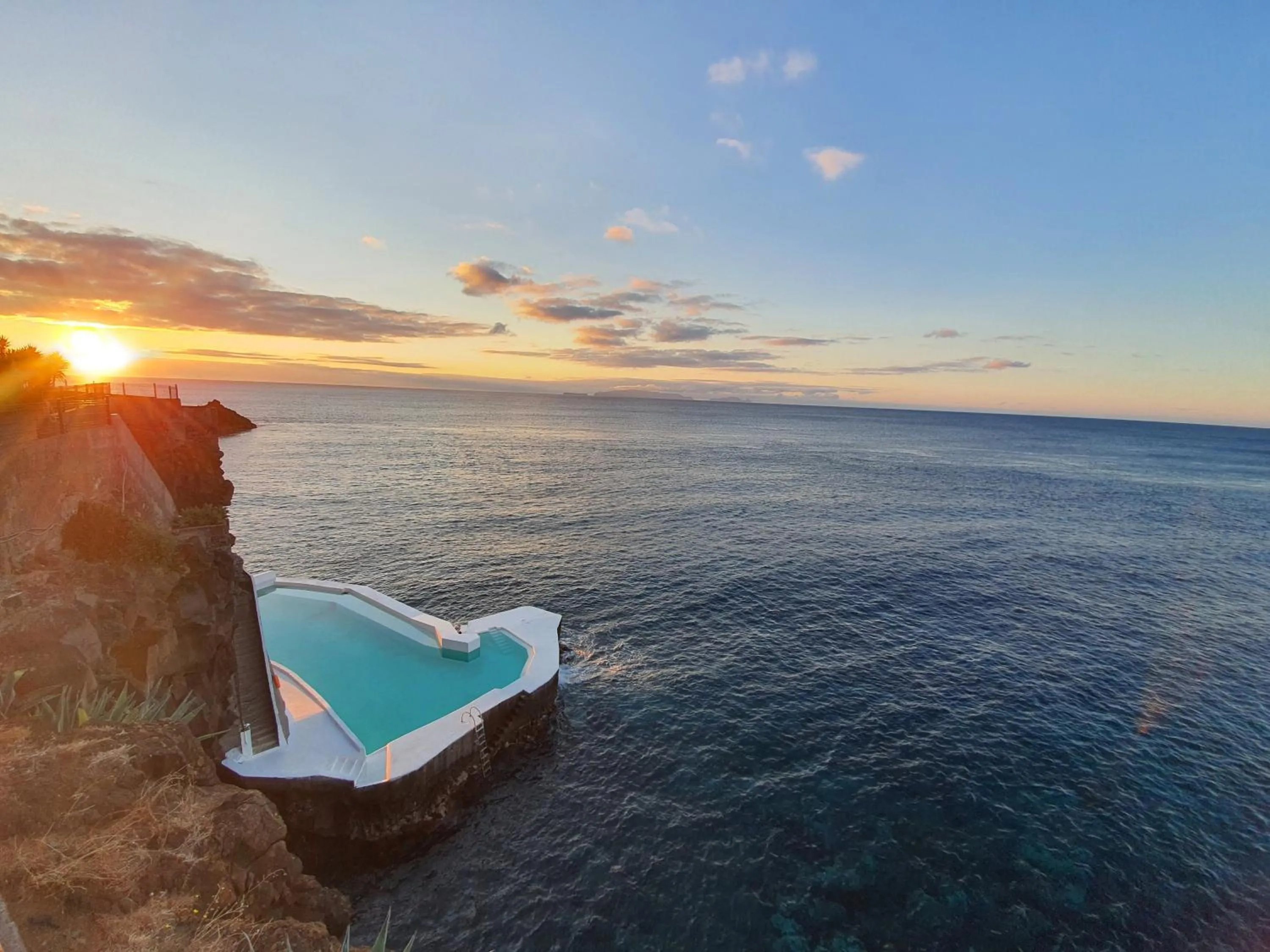 Sunrise in Albatroz Beach & Yacht Club