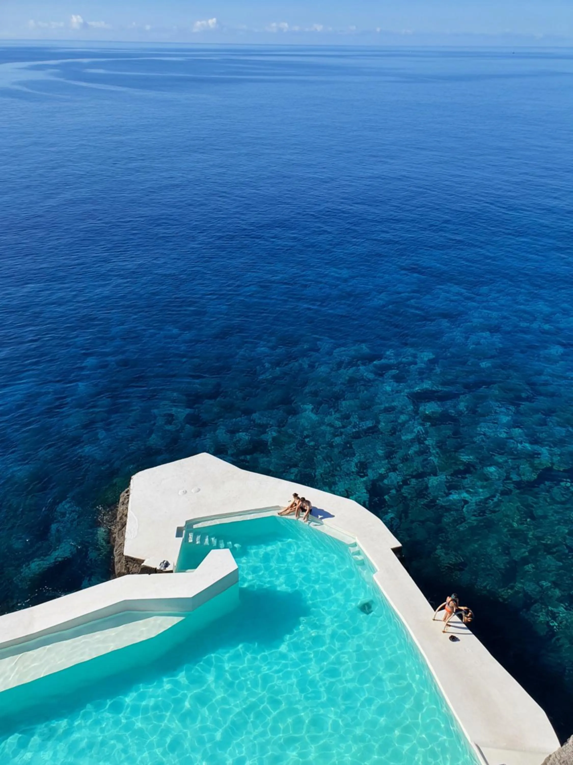 Swimming pool in Albatroz Beach & Yacht Club