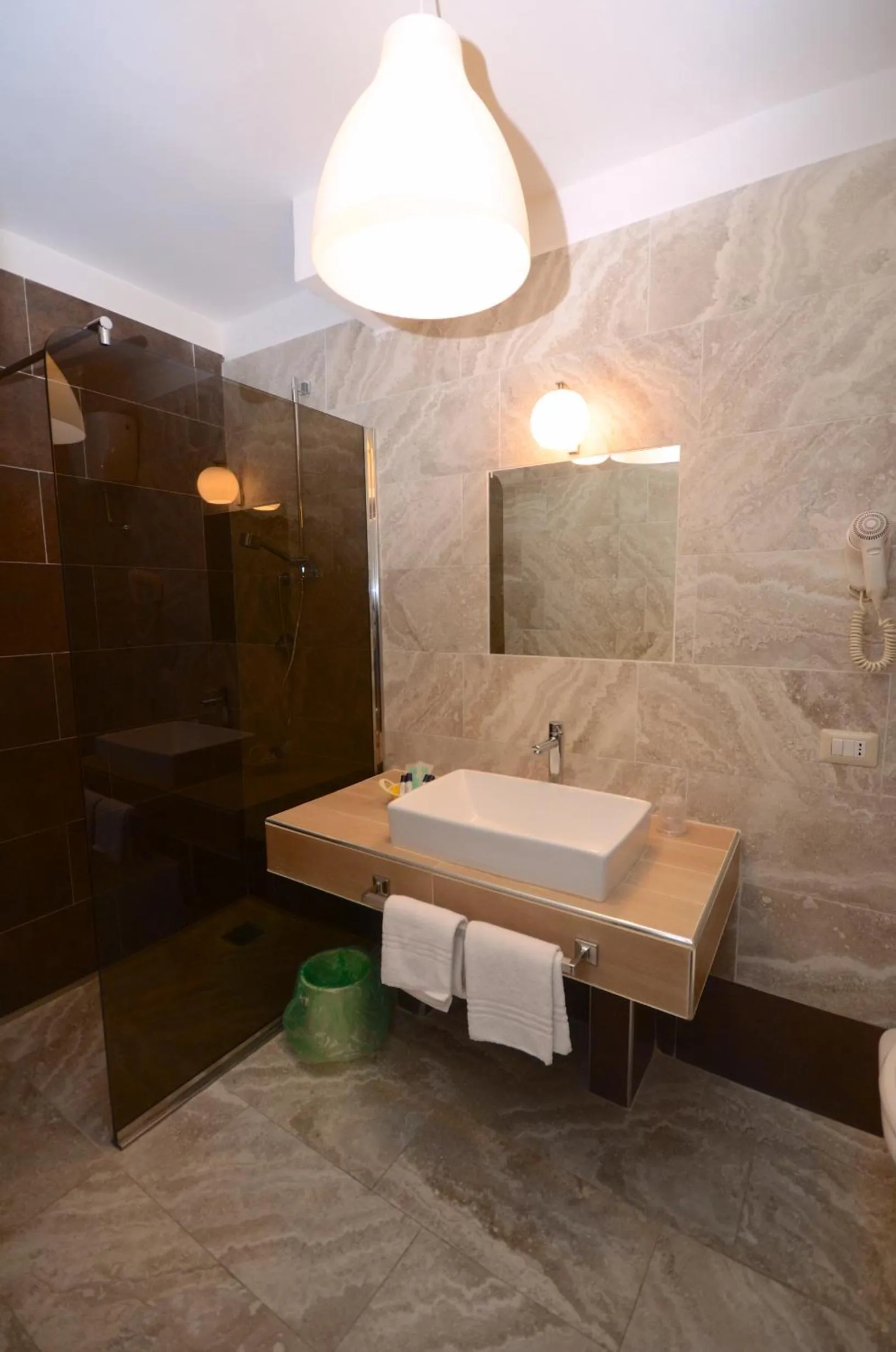 Shower in Hotel Clinton