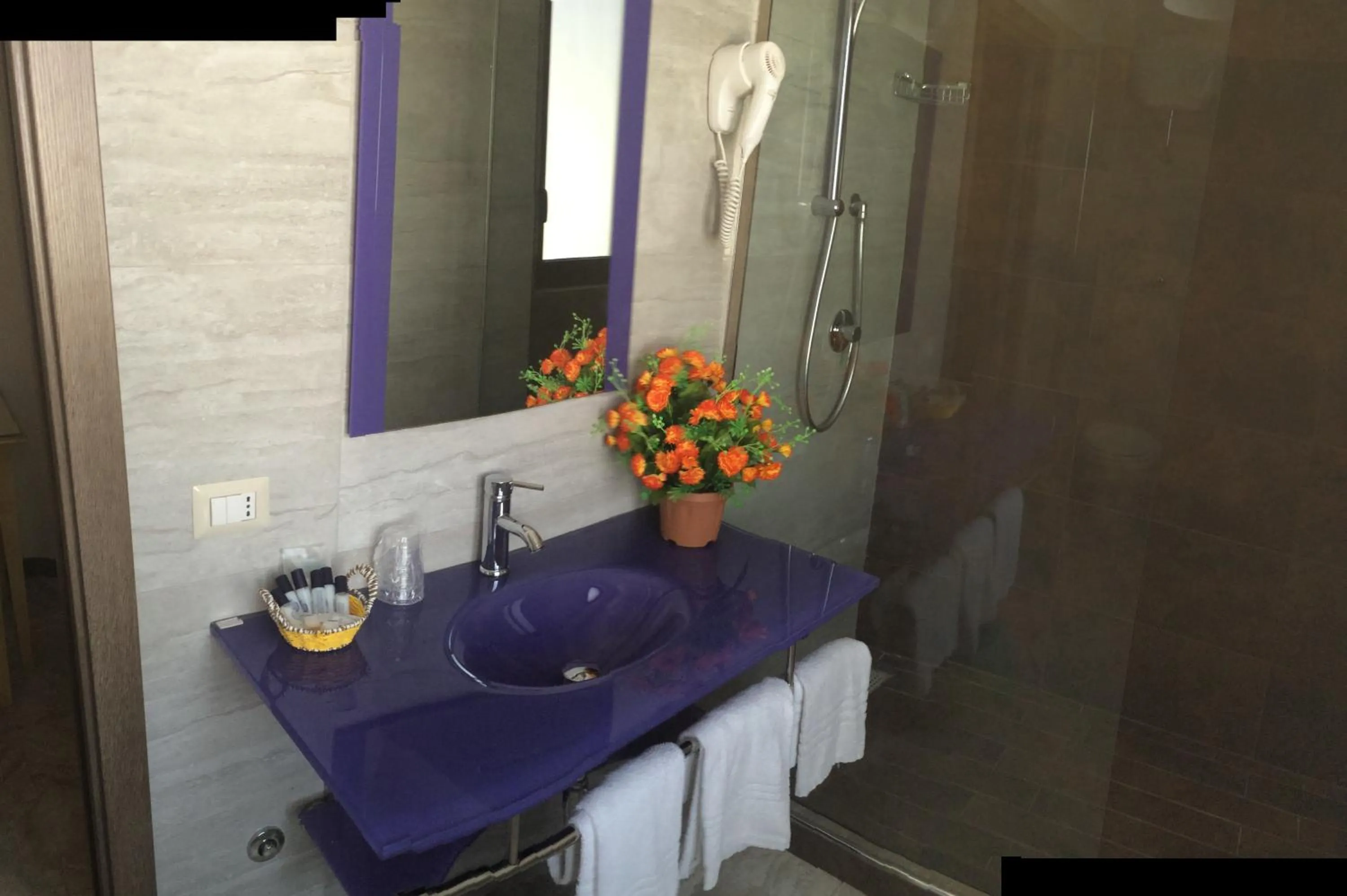 Bathroom in Hotel Clinton