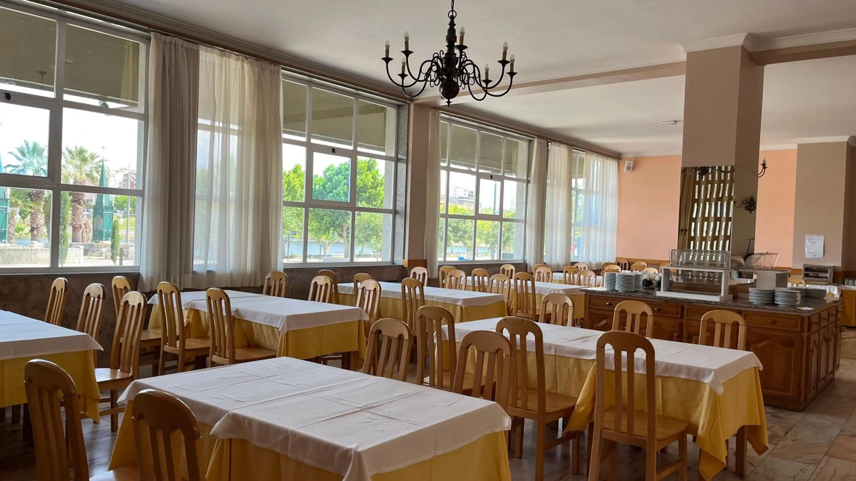 Continental breakfast in Grande Hotel Dom Dinis