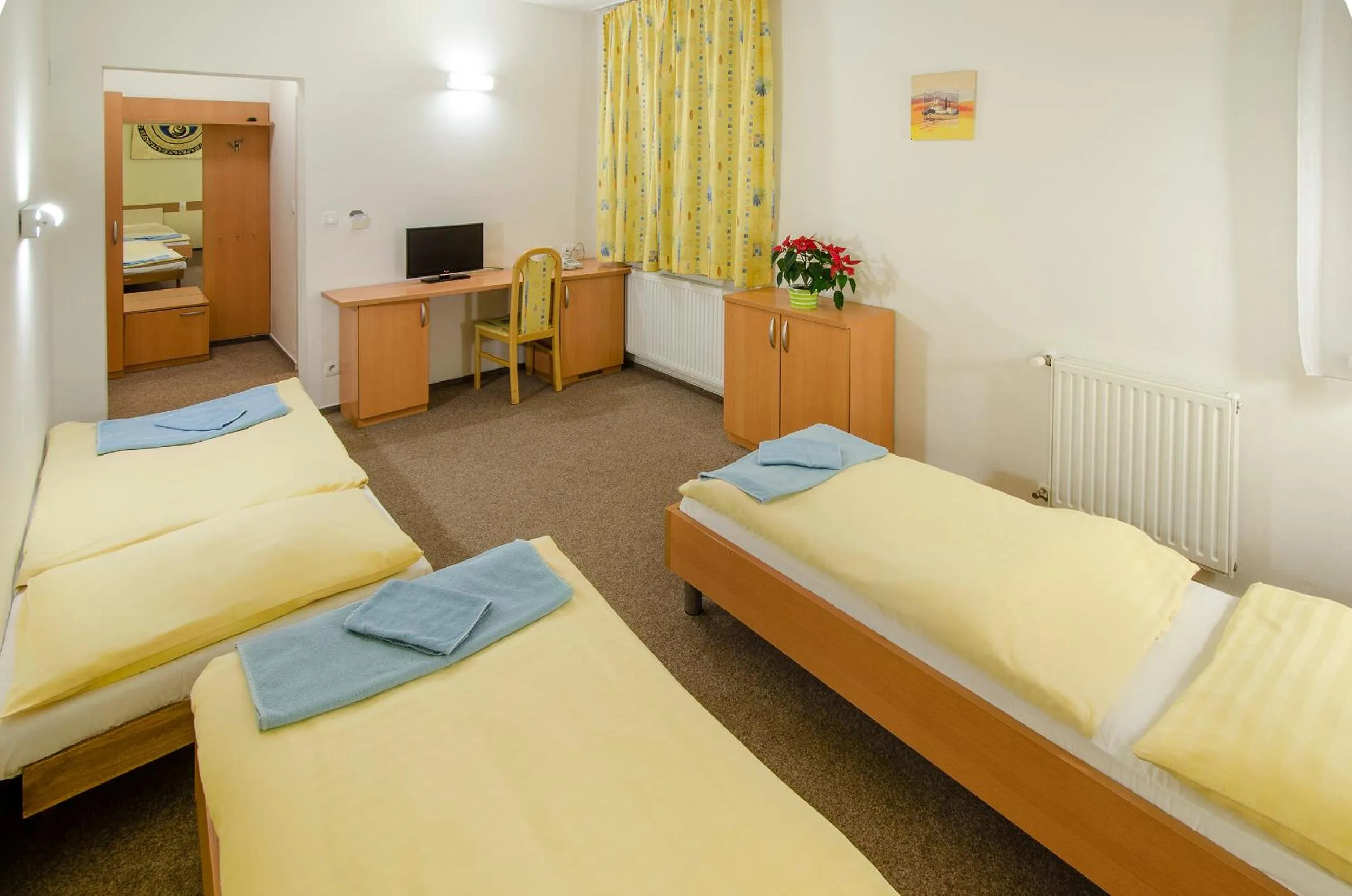 Lobby or reception, Bed in Hotel Imos