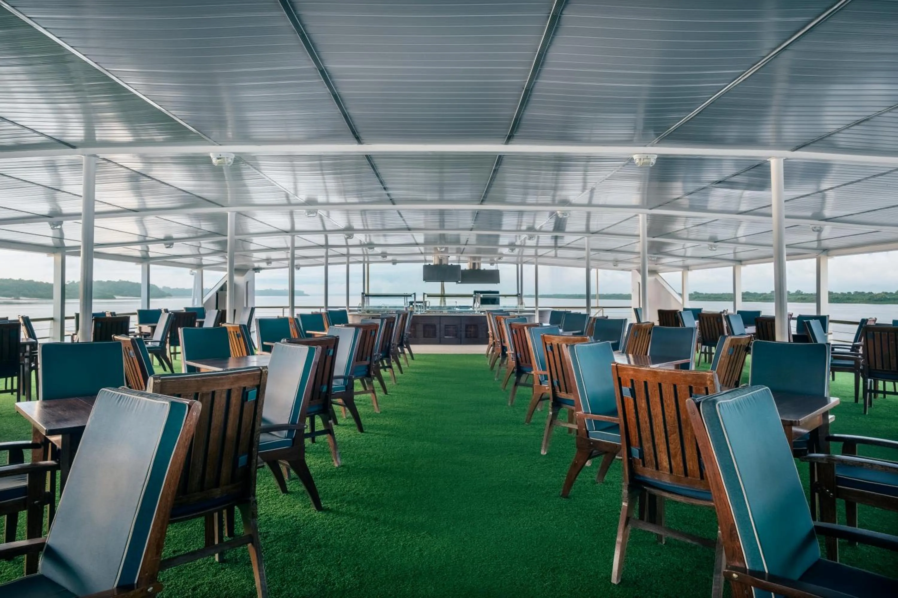 Lounge or bar in Grand Amazon Expedition - All Inclusive