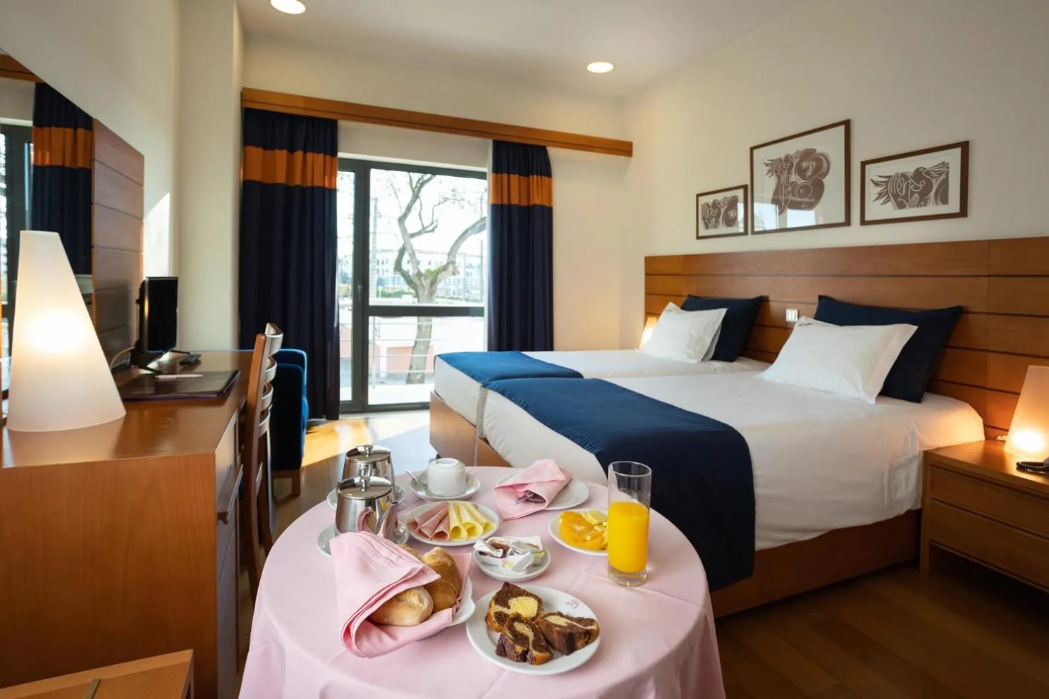 Bedroom, Bed in Hotel Pombalense