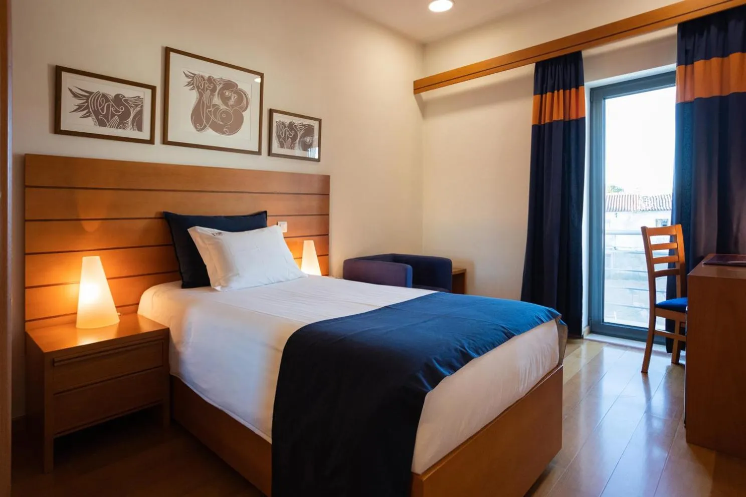 Bedroom, Bed in Hotel Pombalense