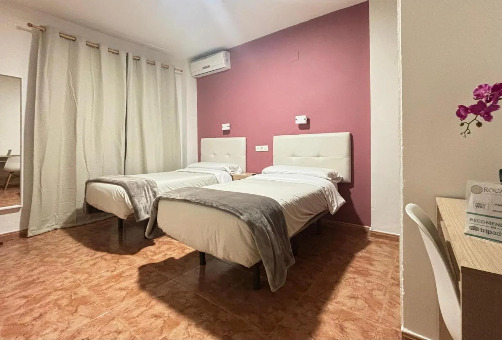 Photo of the whole room, Bed in Pensión Rocamar