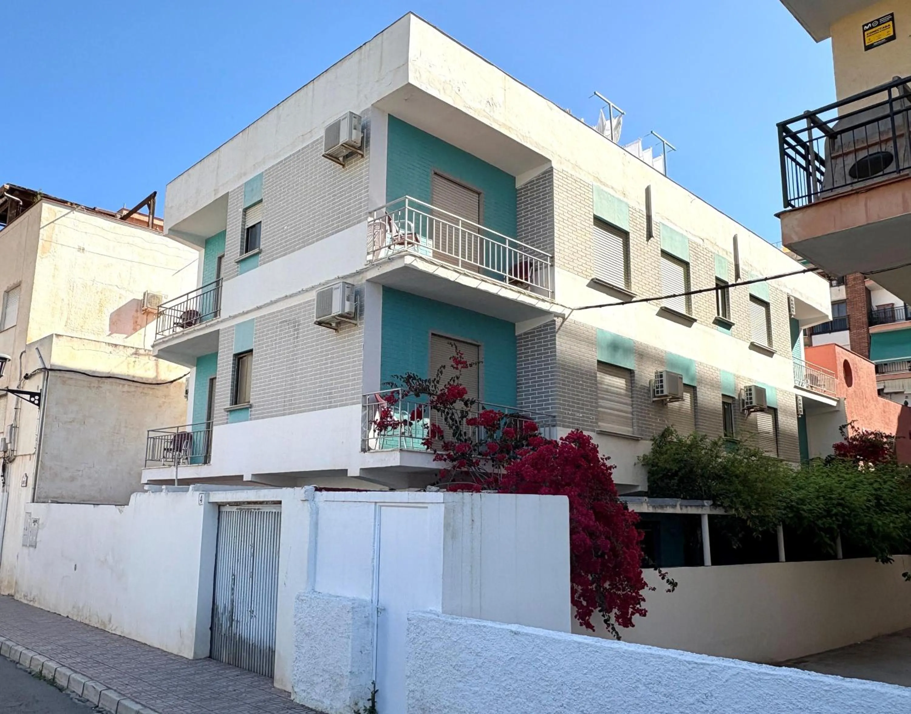 Property building in Pensión Rocamar