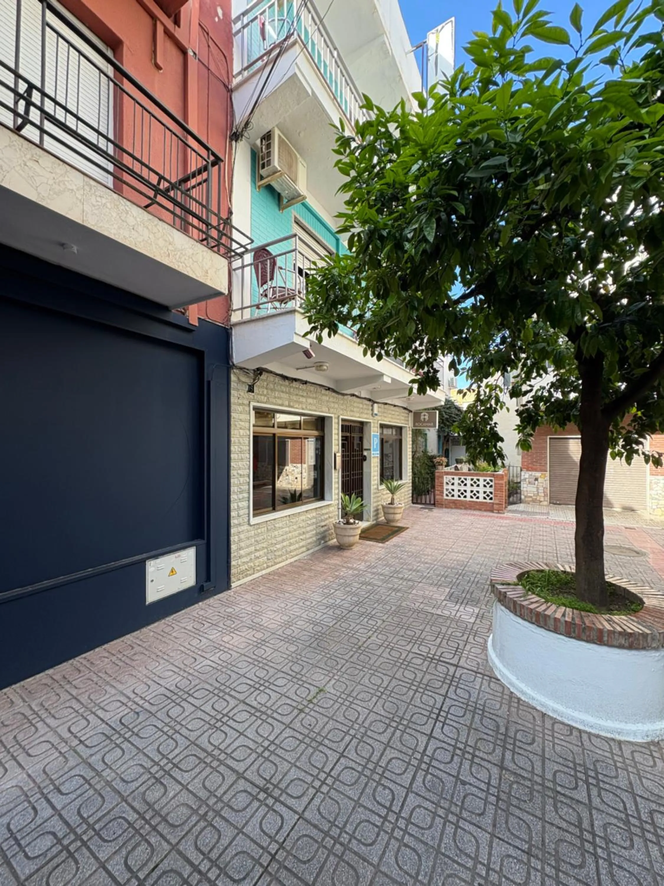 Property building in Pensión Rocamar