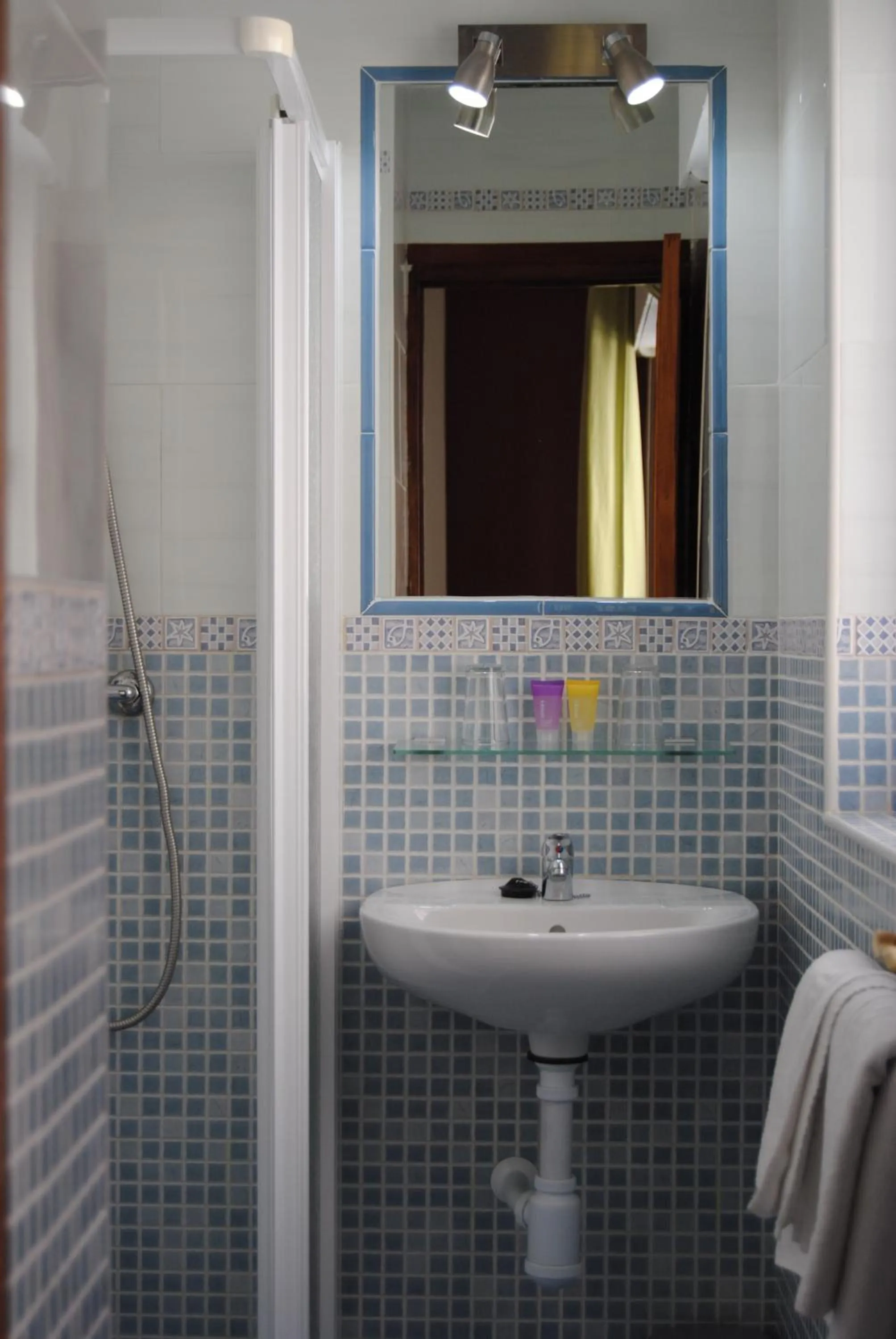 Bathroom in Pensión Rocamar